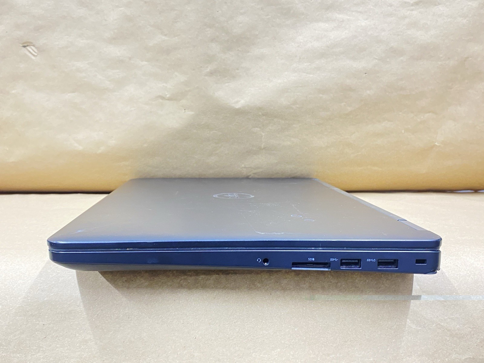 Dell Latitude E5570 – 15.5″ FHD – i5-6300U – 8GB – 256GB SSD – Win 10 Pro – READ