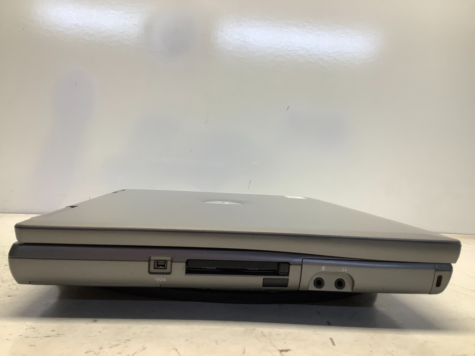 Dell Latitude D800 Intel Pentium M 2GHz 1 GB NO HDD Nvidia GeForce FX5200