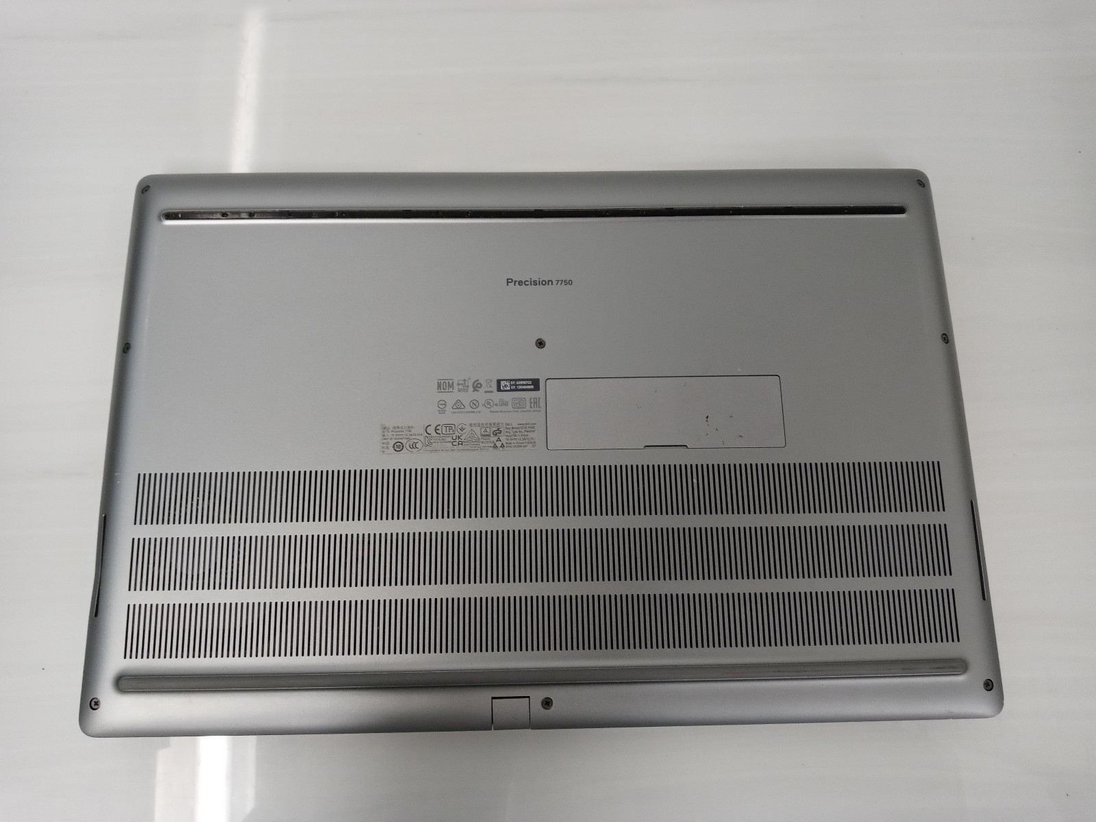Dell Precision 7750 17.3″ Workstation i7-10850H 2.70GHz 32GB 512GB SSD Win11 Pro
