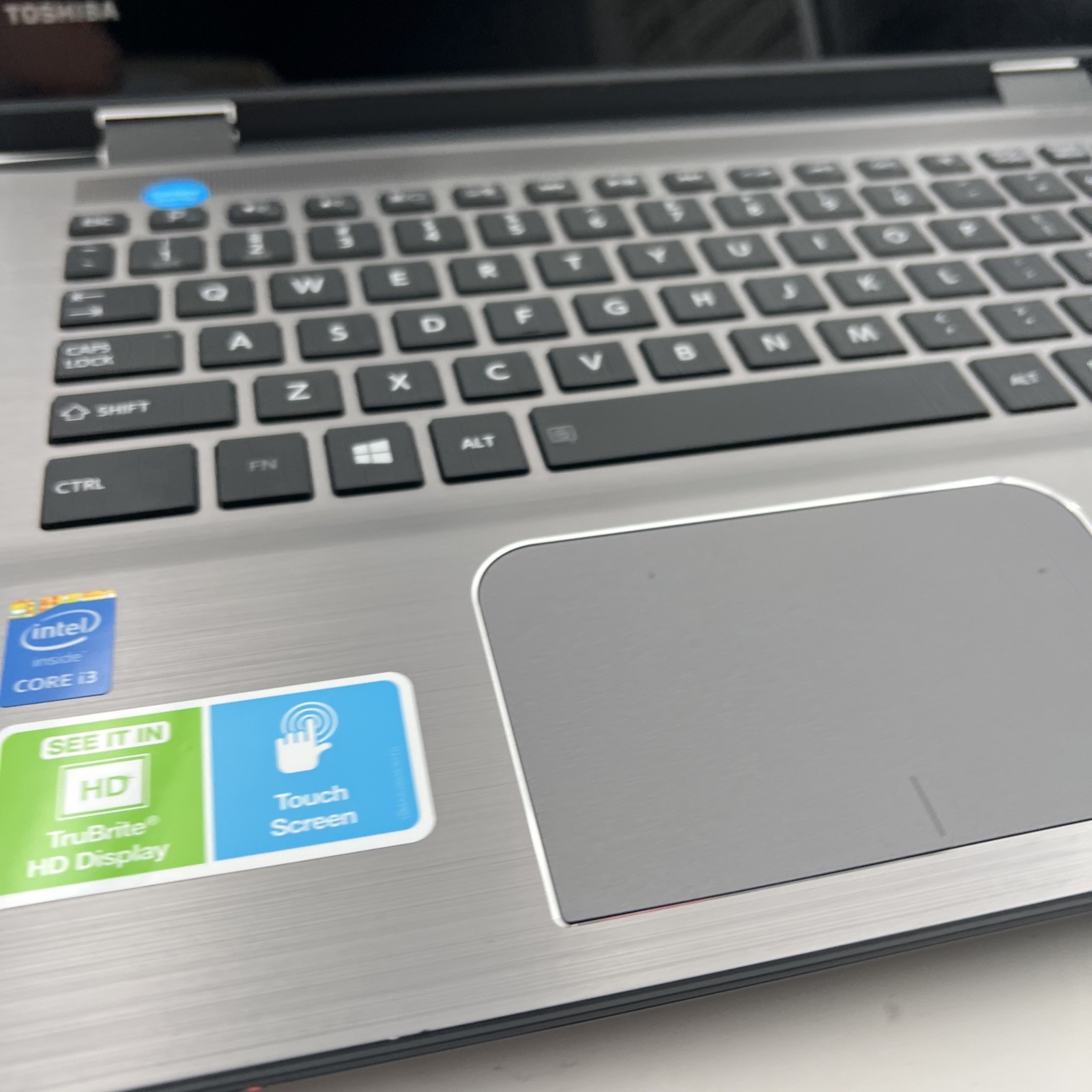 Toshiba Satellite E45W-C4200X 14in. 500GB, 6GB RAM Intel Core i3 5th Gen. 2.1GHz