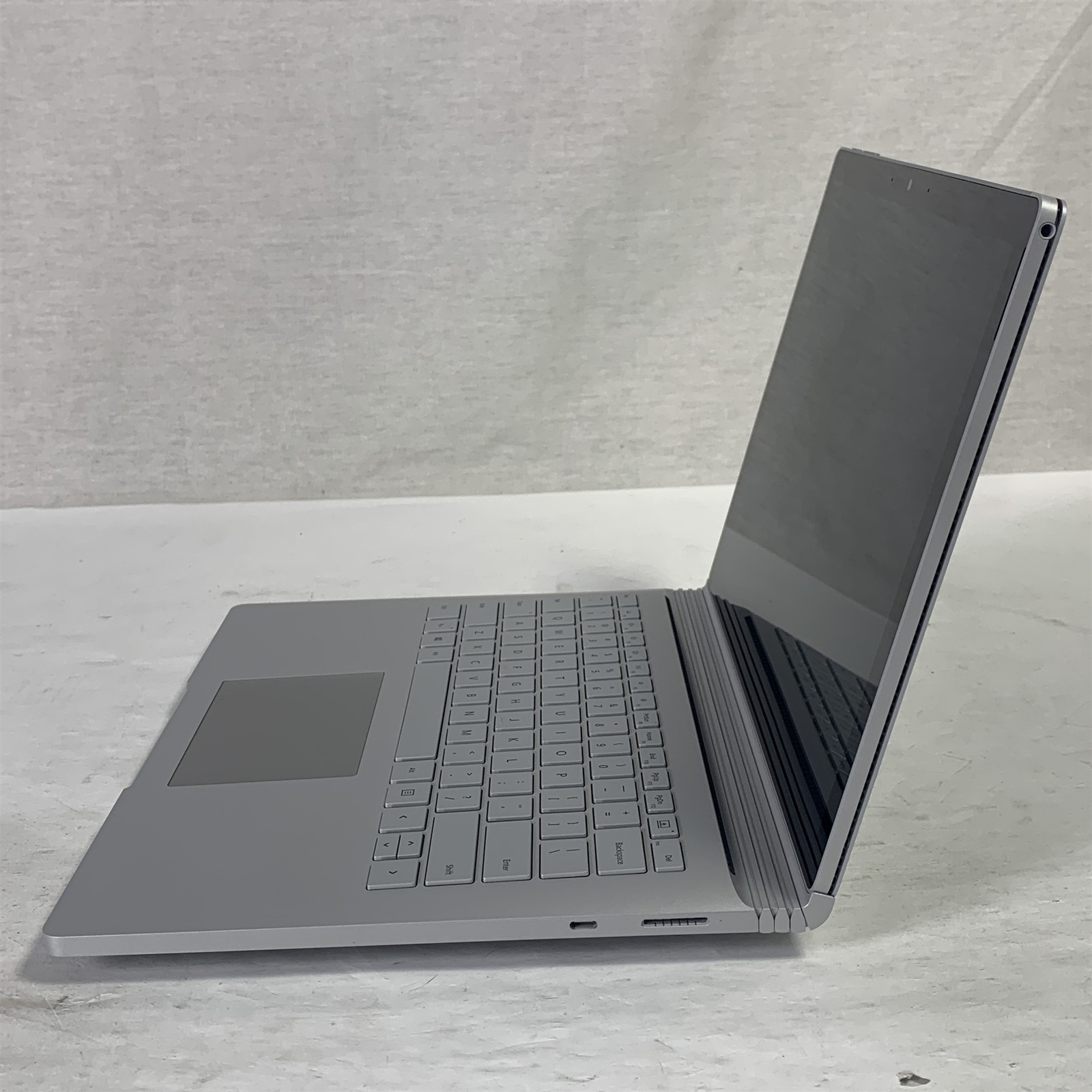 Microsoft Surface Book 3 1900 13.5″ i7-1065G7 1.3GHz 16GB 256GB NVMe SSD – Win11