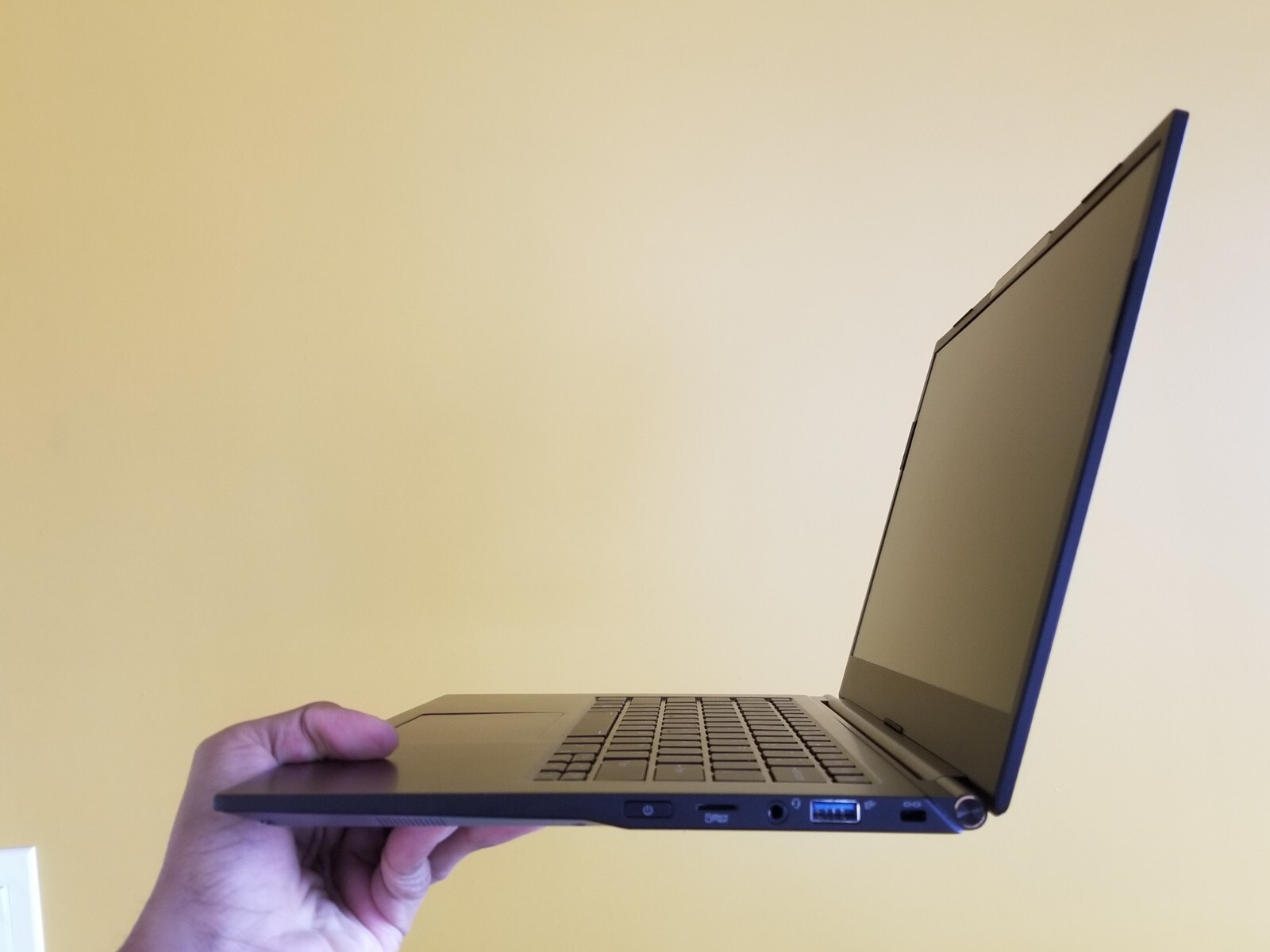 System76 Lemur Pro. Intel i7, 4 cores, 1 TB, 24 GB RAM, 14.1 in