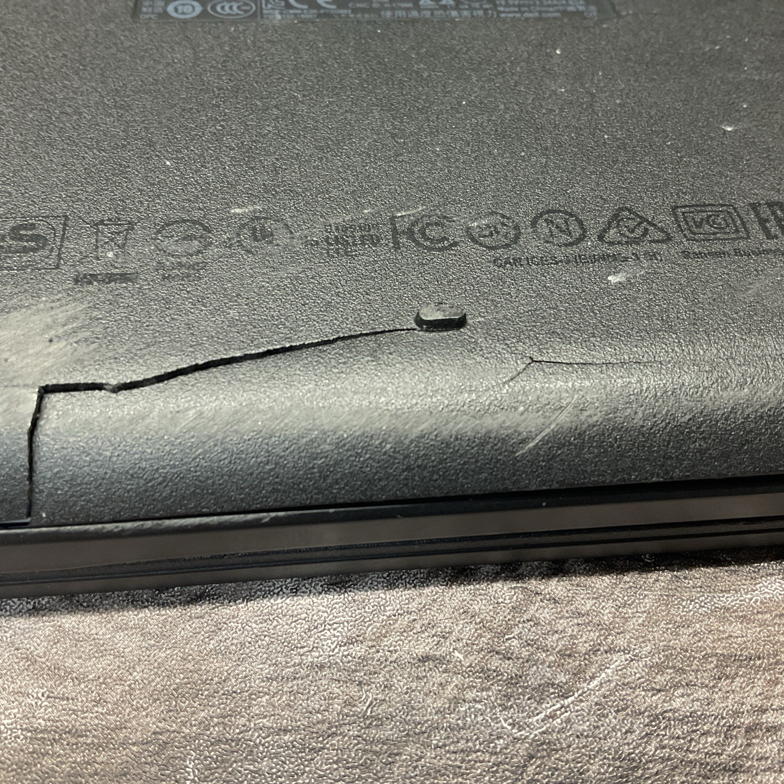 Dell Latitude 5490 / i5 8th Gen / BIOS Unlocked / Cracked Screen / No SSD / O10