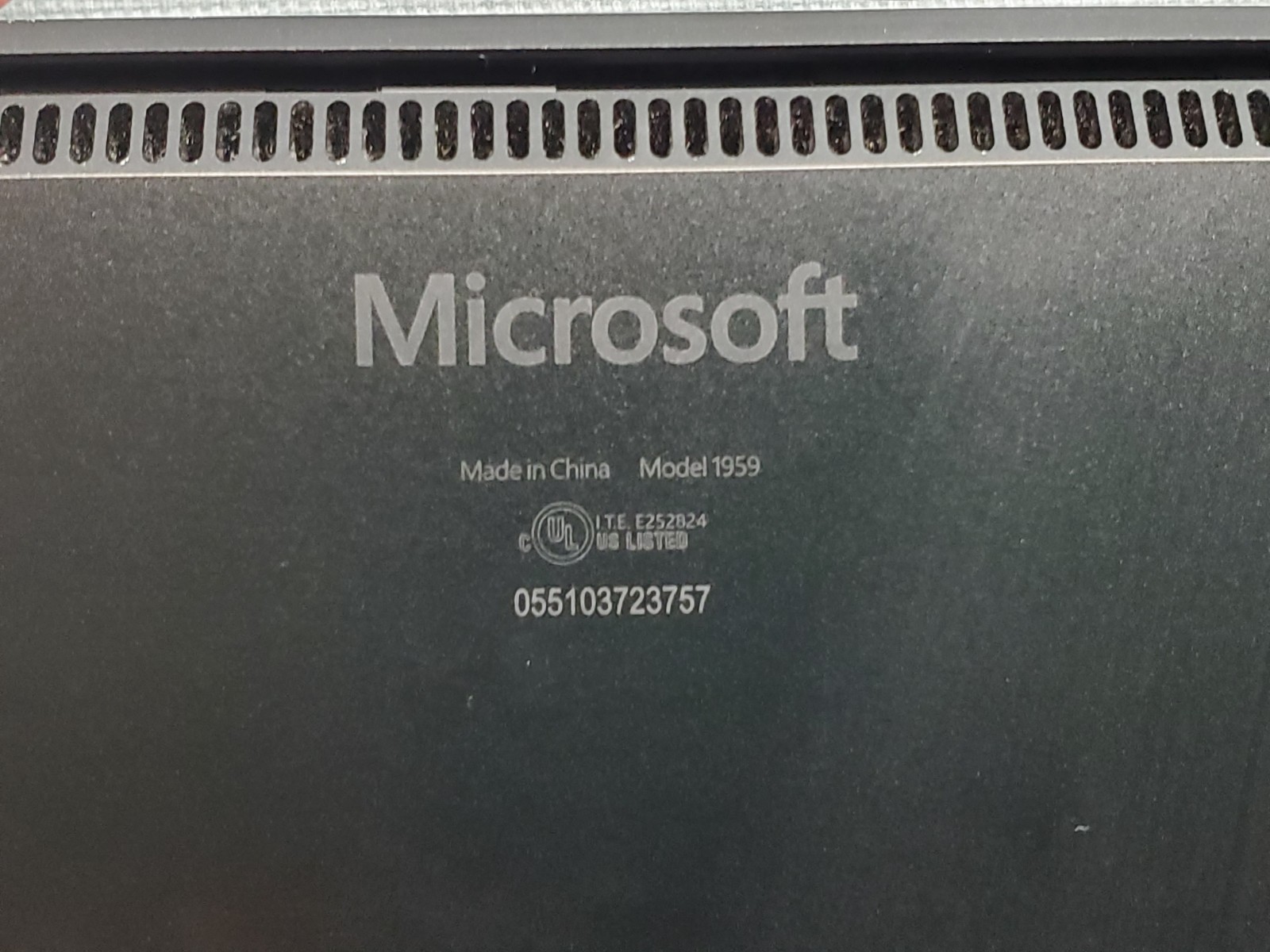 Surface Laptop 4 13.5″ Ryzen 7 4980U 2.00GHz/ 16GB / 512GB SSD #2590