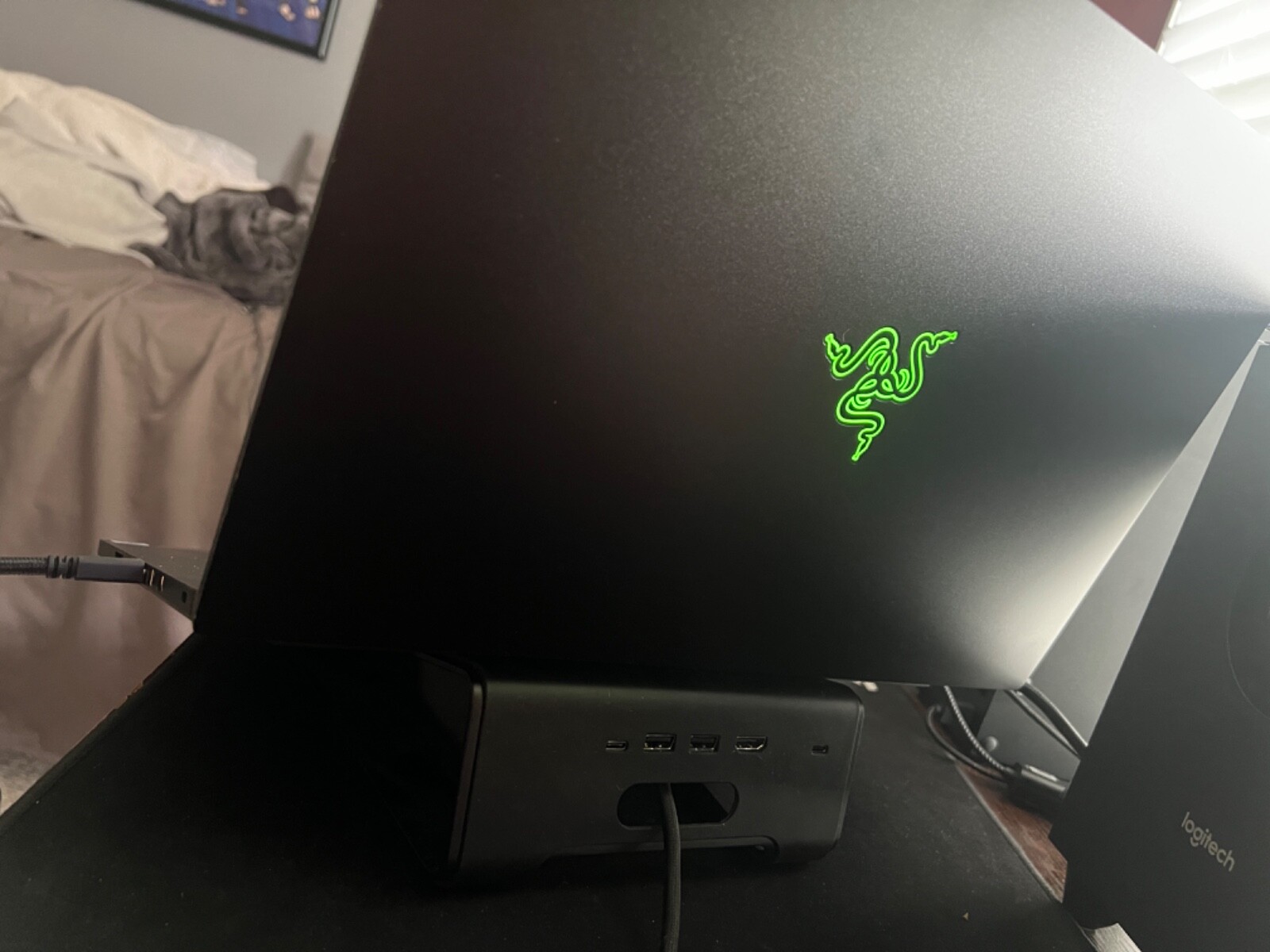 Razer Blade 15 Advanced Model Early 2021 15.6”(32GB hyperx ram+v2 chroma stand)