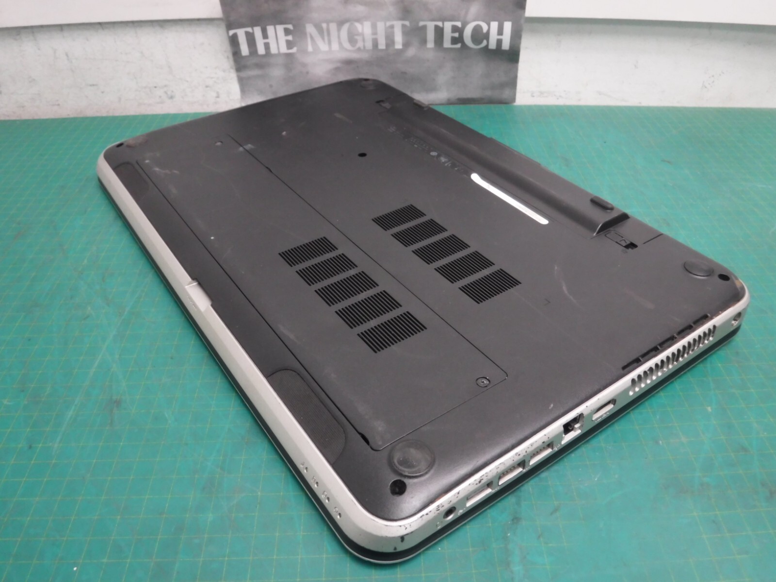 Dell Inspiron 5721 i7-3537U 17″ Intel core 2.0 GHz 8 GB Ram No HDD/OS/Battery