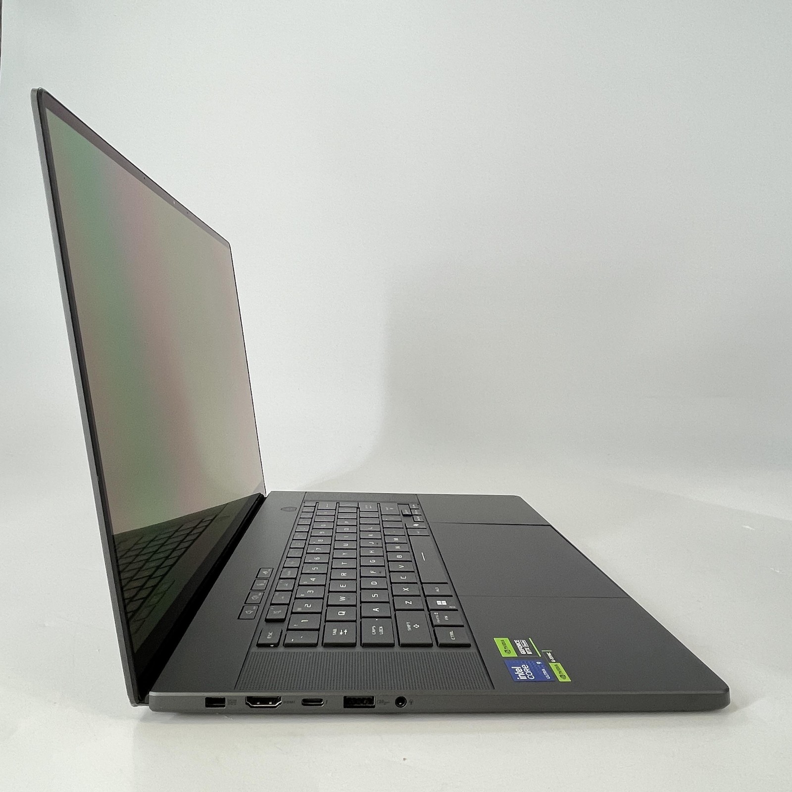Asus ROG Zephyrus G16 GU605 240Hz QHD+ Ultra 9 285H 16GB 1TB RTX 5070 LCD ISSUE