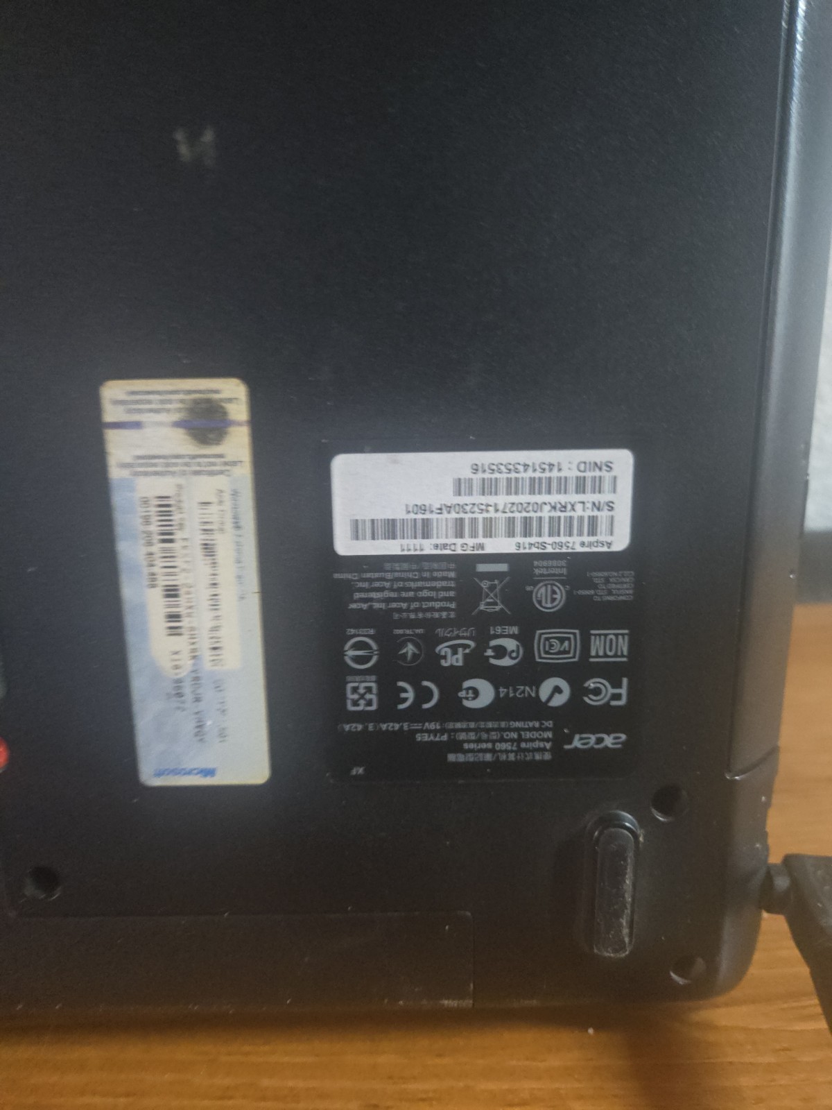 Acer Aspire With AMD Radeon Quad-core Graphics 8 Gigabytes Of RAM 320 GB HDD
