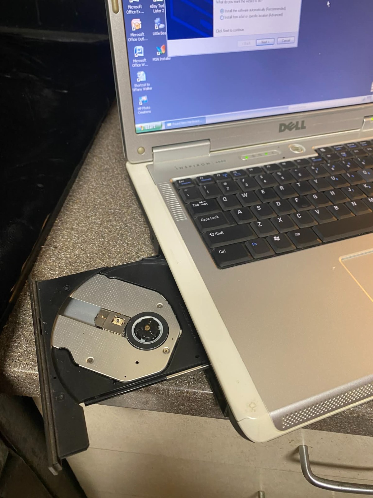 Dell Inspiron 6000 Pentium® Dual-Core CPU T4200 @ 2.00GHzl Service Tag 2CSQP81