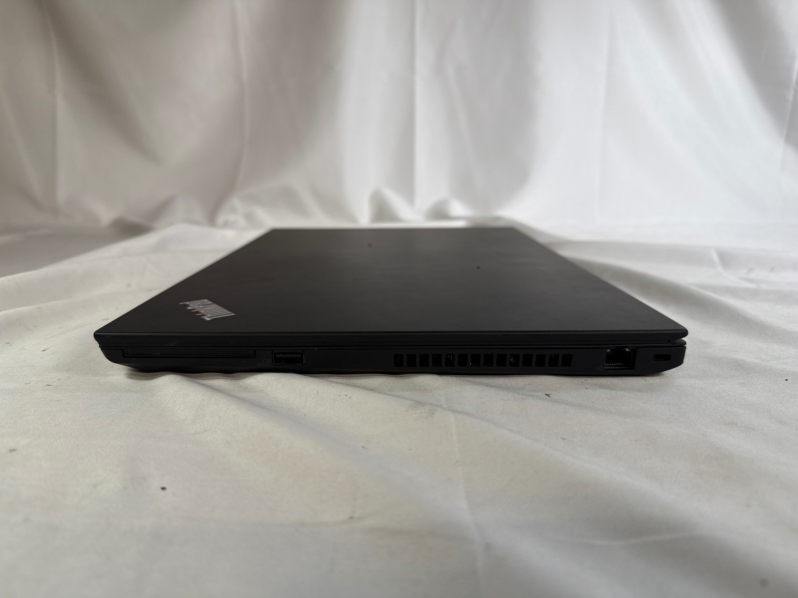 Lenovo ThinkPad T590 Intel Core i7-8665U 16 GB 128GB SSD 15.6″ Charge Port Issue