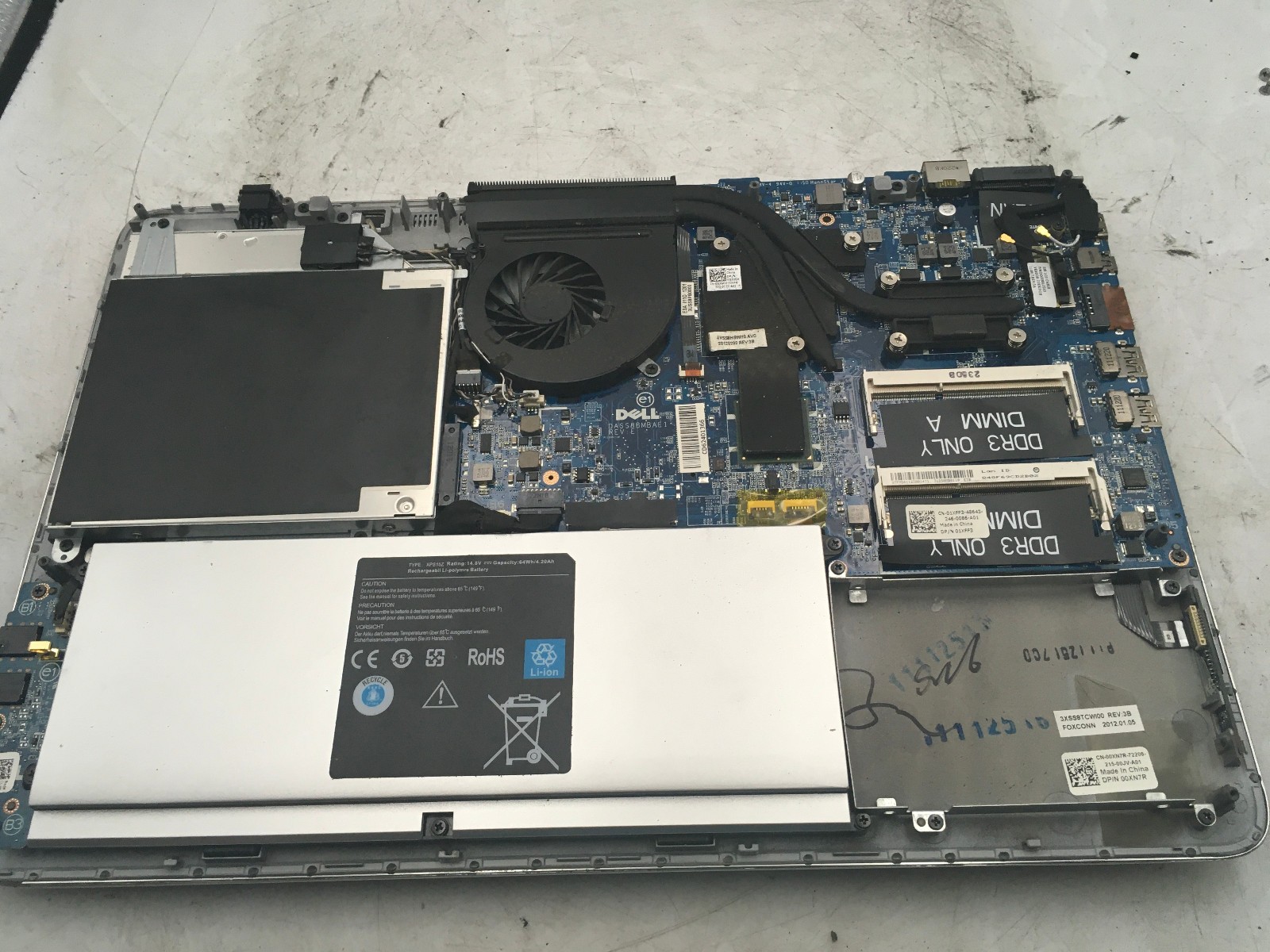 DELL XPS 152 – FOR PARTS/BAD LCD – INTEL i7-2620M – NO RAM – 15″ – READ DESC -BB