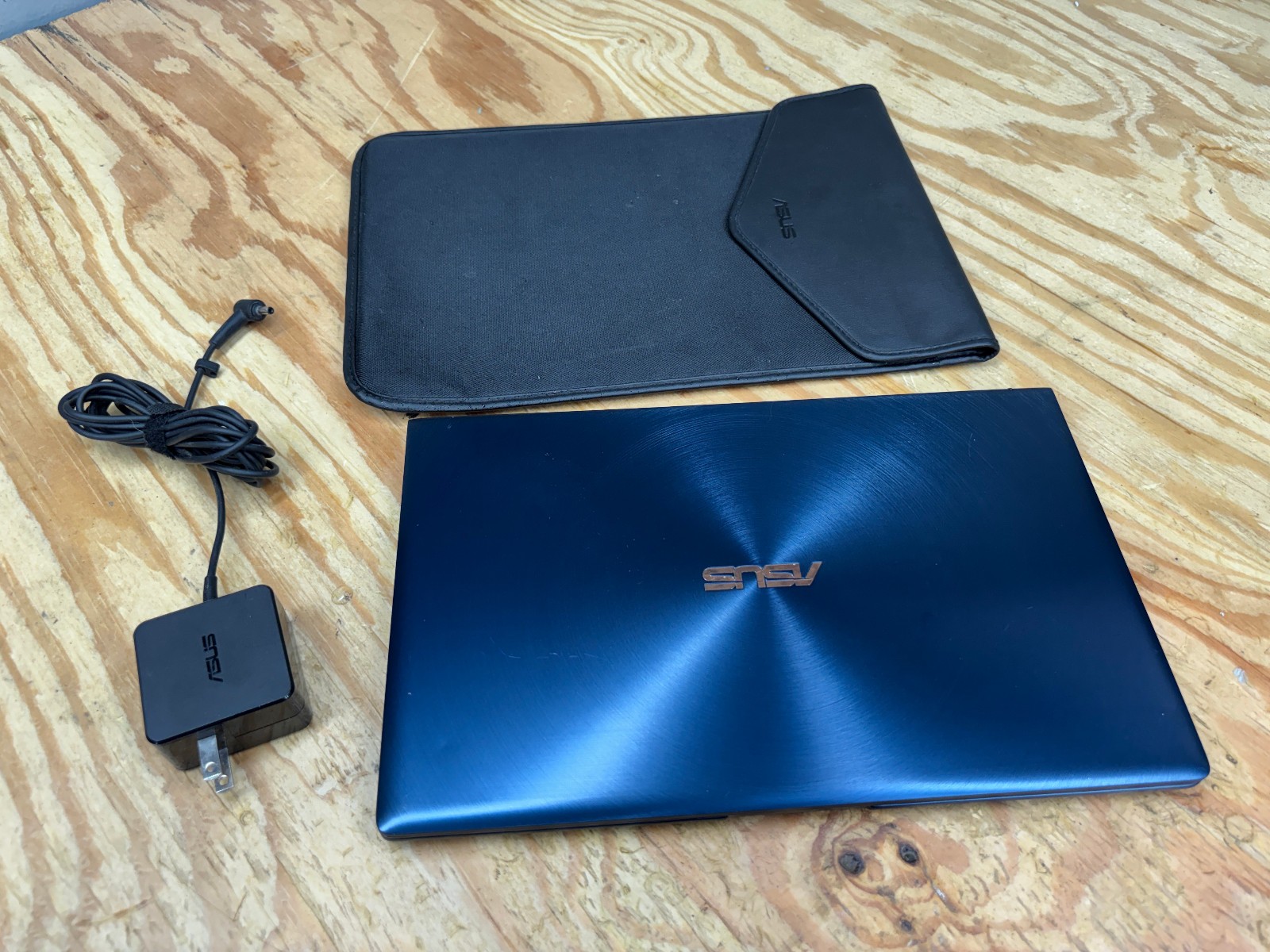 ASUS ZenBook 13 UX333FA 13.3″ i5-8265U 8GB 256GB SSD Win11 Ultrabook w/ Sleeve