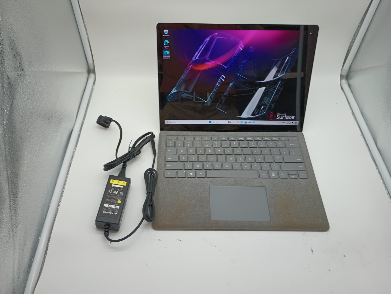 6191Surface Laptop 2 w/charger.i5 8th gen(4 cores).8GB.128GB NVMe.13.5″2K touch.