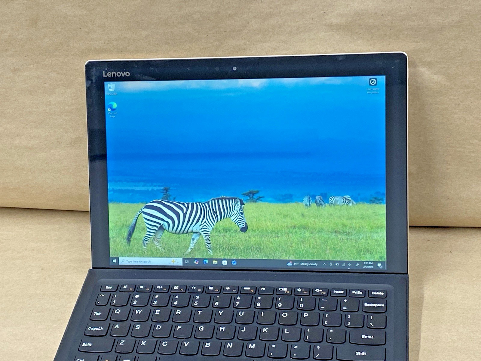 Lenovo 80QL – 12″ 2160*1440 – m5-6y54 – 4GB – 128GB SSD – Windows 10 Pro