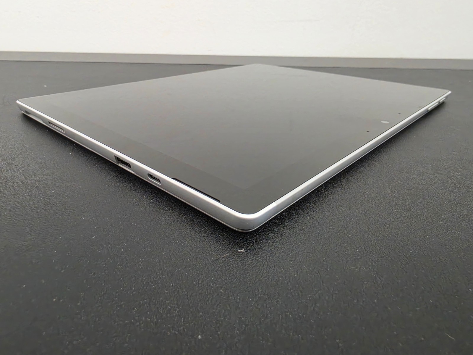 Microsoft Pro 7+ i3-1115G4 8GB Ram 128GB SSD Win 11 Pro