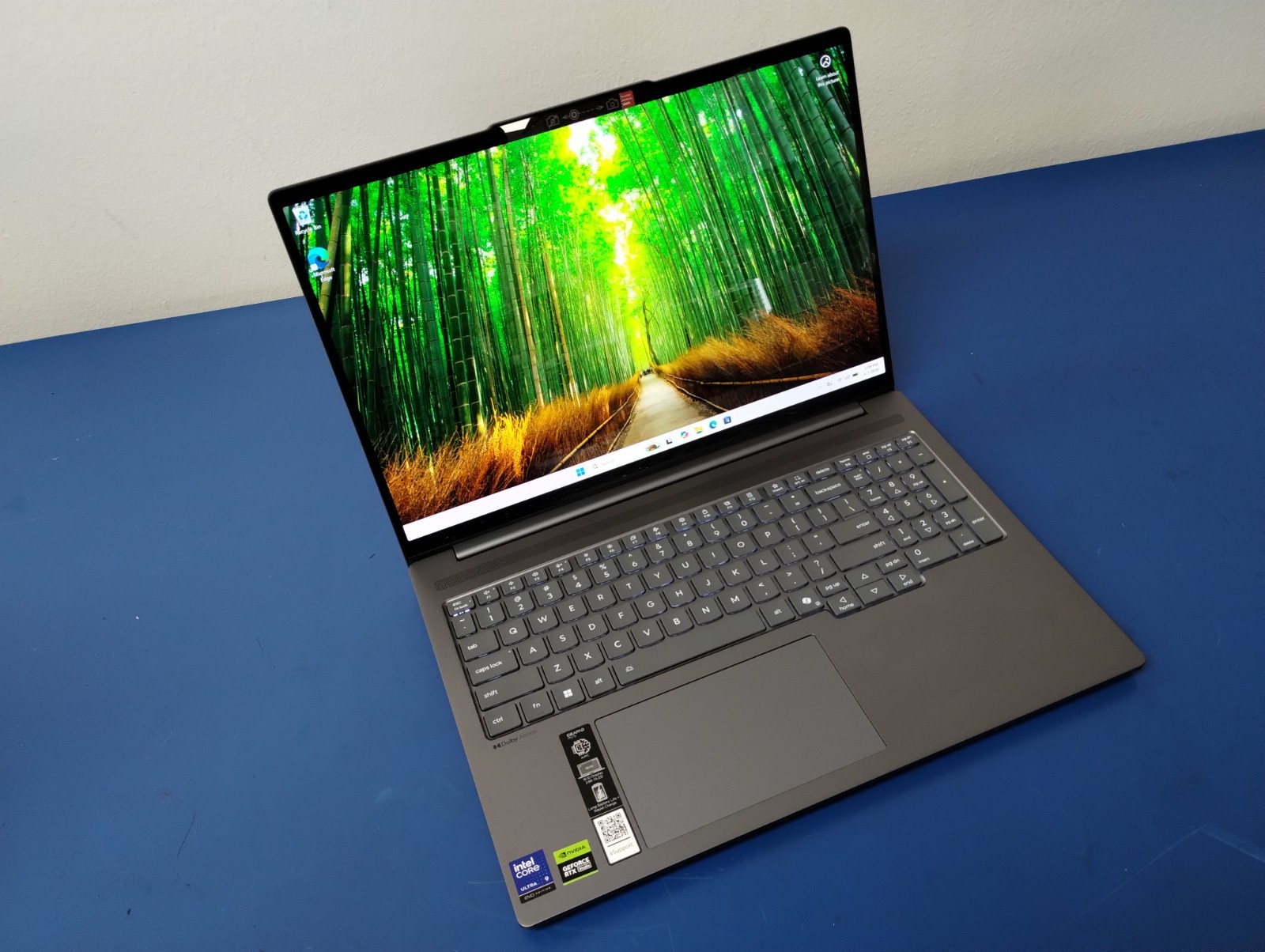 Lenovo IdeaPad Pro 5 16IAH10, Intel Core Ultra 9 285H, 32 GB RAM, 1 TB NVMe SSD