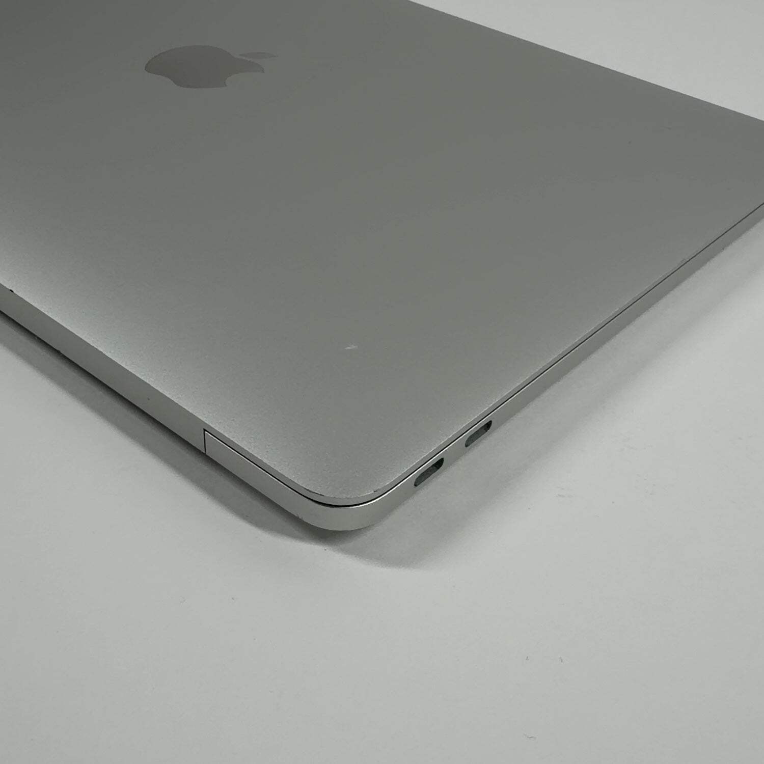 Broken 2017 Apple MacBook Pro 13.3″ i5 2.3GHz 16GB RAM 256GB SSD MPXU2LL/A