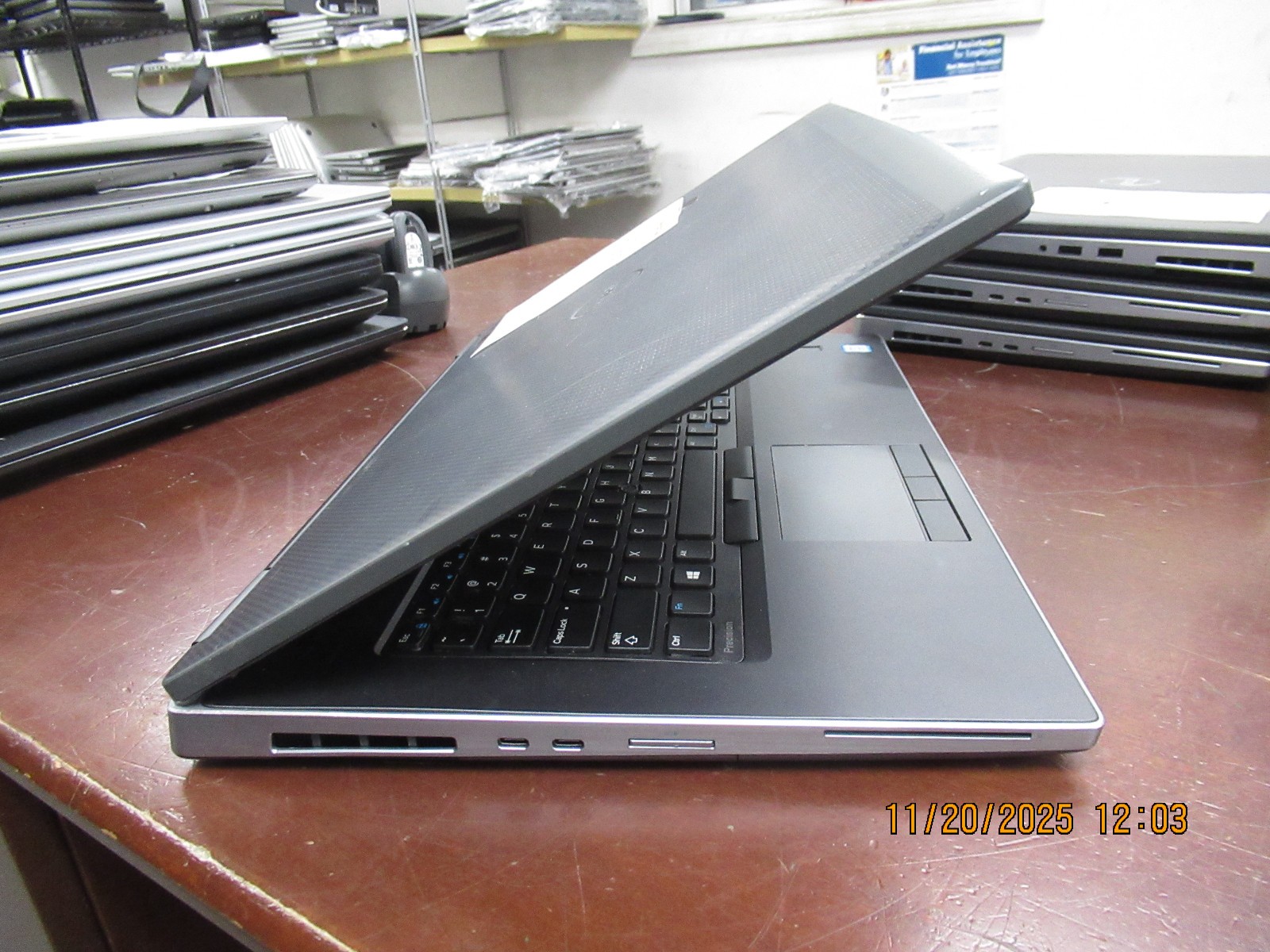 Dell Precision 7740 17.3″ 2.60GHz i7-9750H 32GB 500GB M2SSD WX 3200 Laptop w/ AC