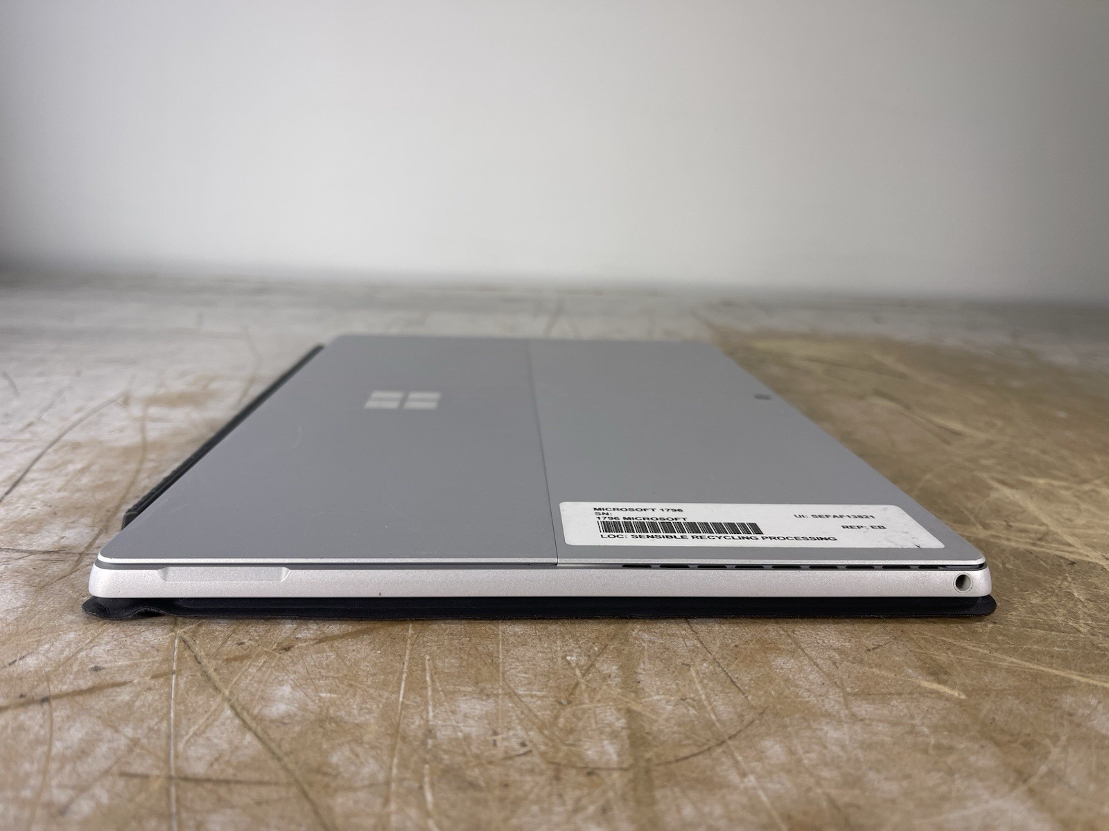 MICROSOFT SURFACE LAPTOP 1769 i5-7300U @ 2.60GHz, 4GB RAM, 120GB SSD, WIN 10 PRO