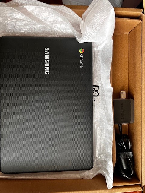 Samsung XE501C13-K02US 11.6 in. 4GB 32GB Notebook – Charcoal