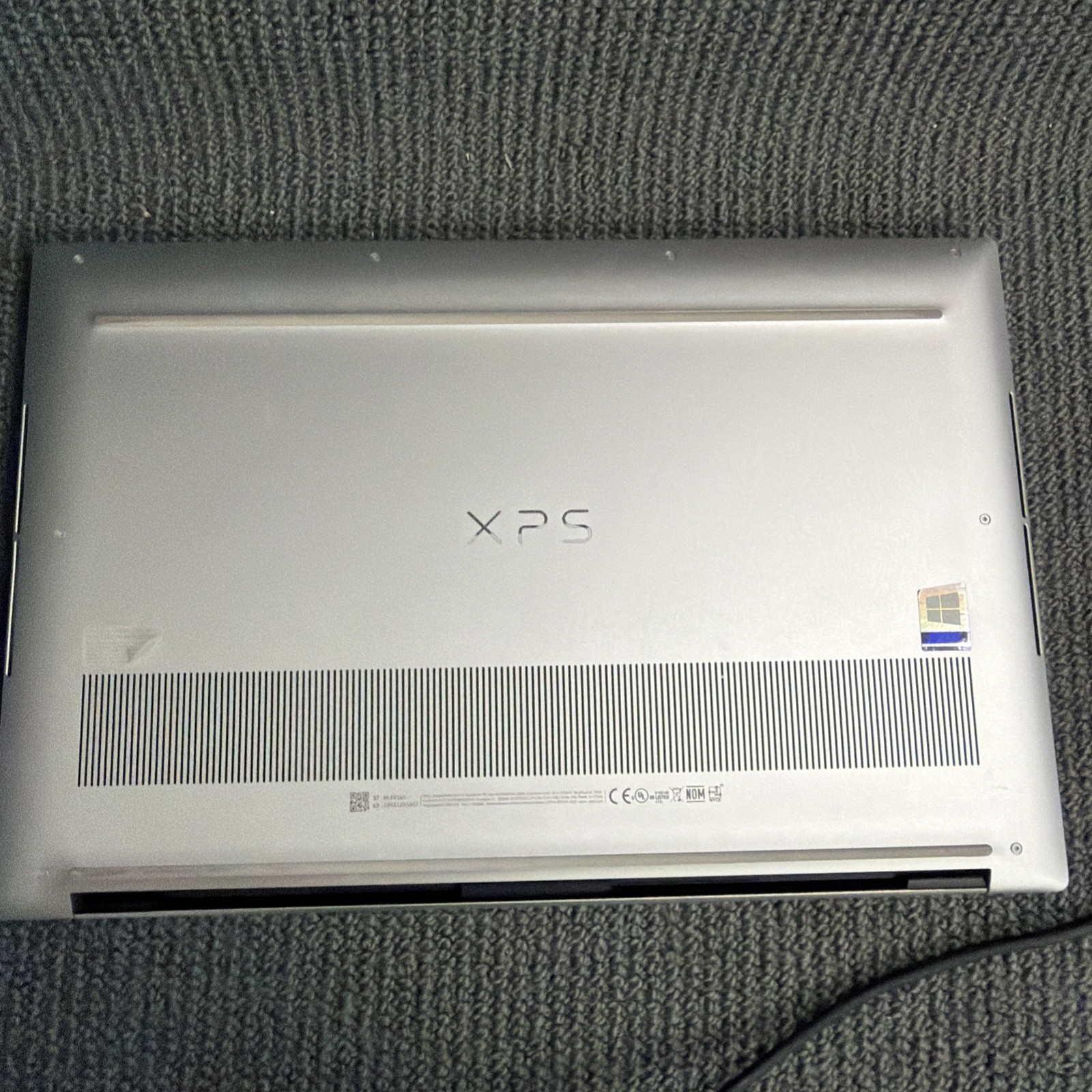 Dell XPS 15 9500 15.6″ i5 2.5GHz 8GB RAM No Operating System W/ Docking Station