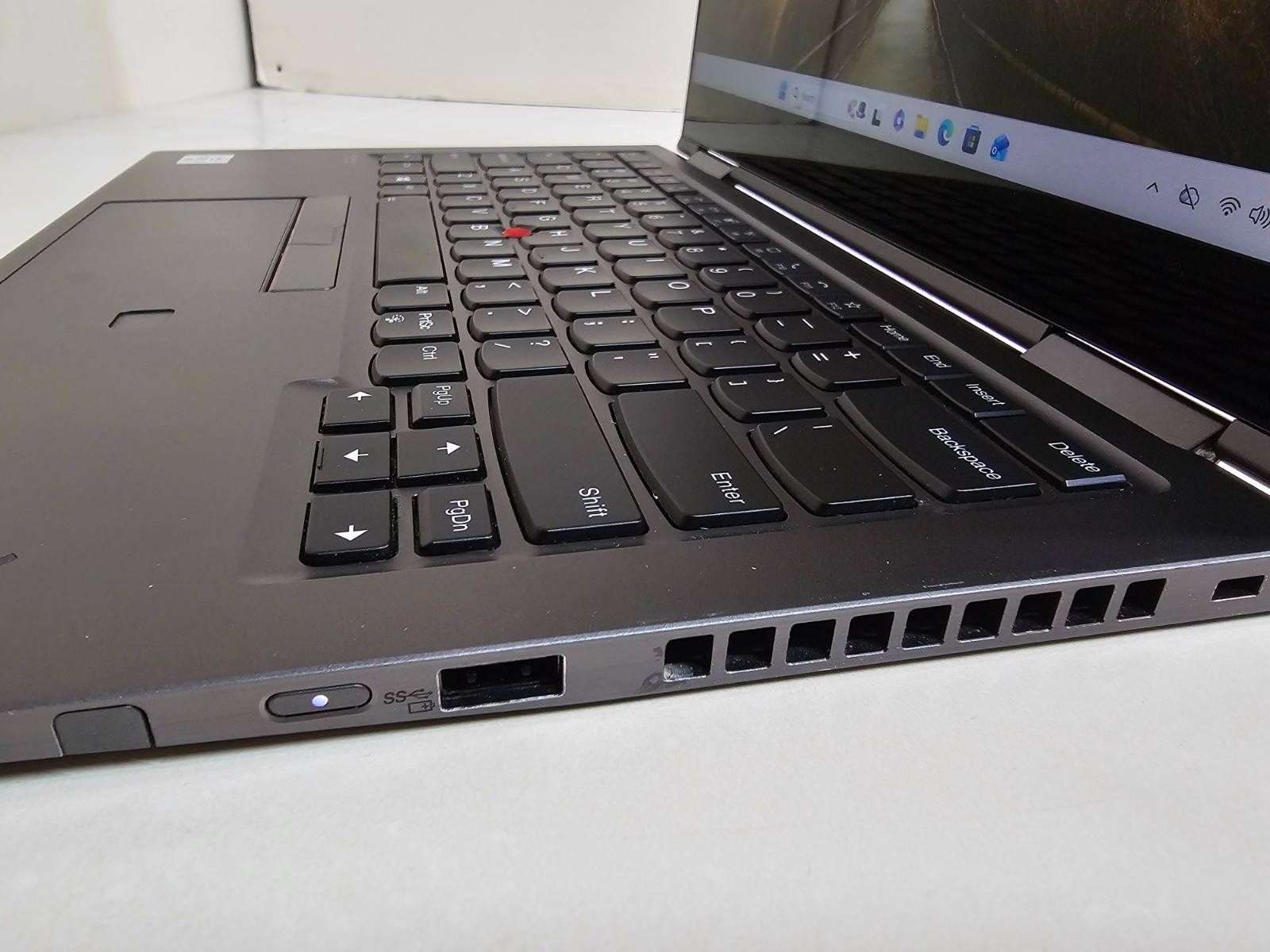 Lenovo ThinkPad X1 Yoga Gen 5 Laptop – i7-10610U 16GB 512GB – 14″ Touchscreen