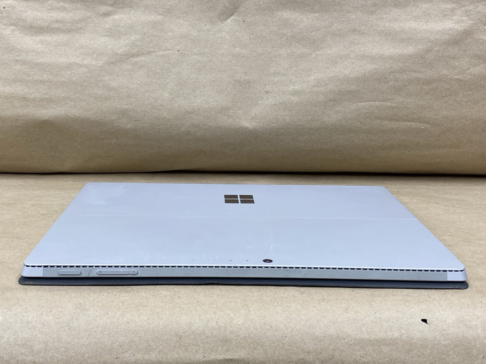Microsoft Surface Pro4 – 12″ 2736*1824 – i5-6300U – 4GB – 128GB SSD – Win 10 Pro