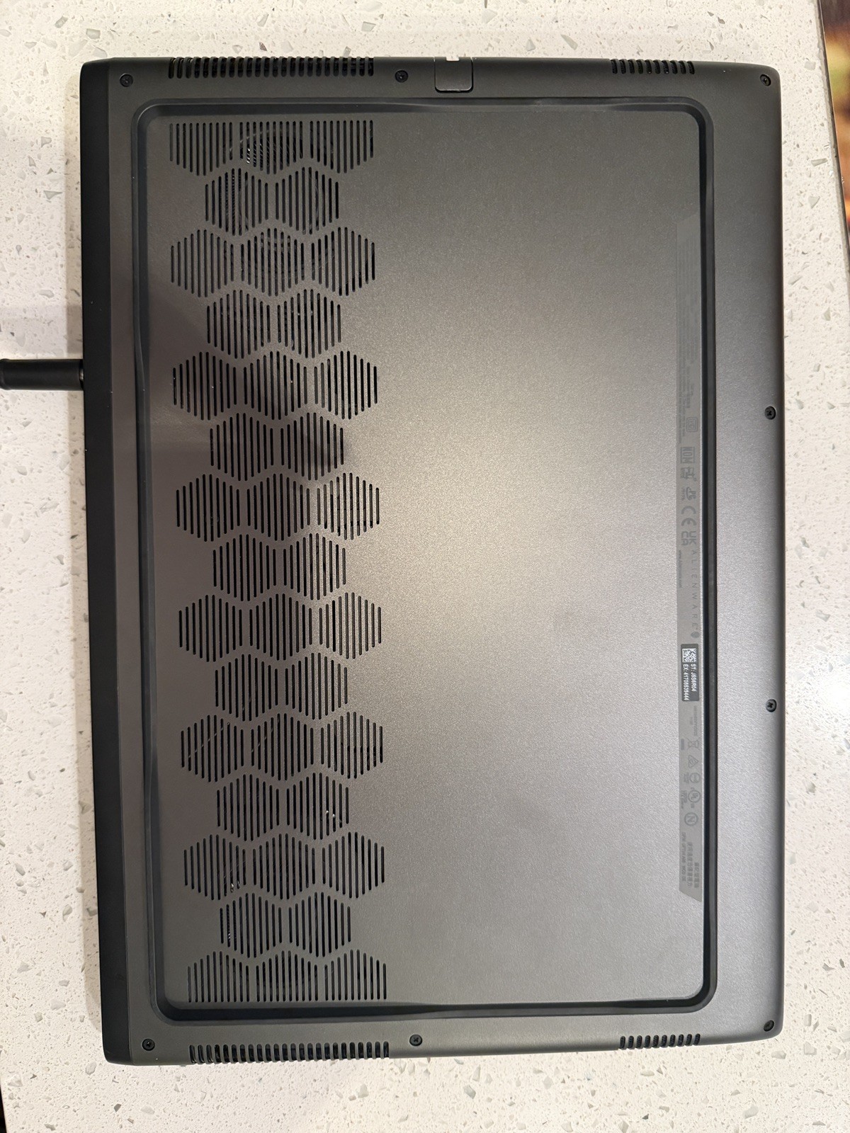 Dell Alienware M16 R2 QHD+ 240Hz 3.8 GHz Ultra 7 155H 16GB 1TB SSD RTX 4070 Good