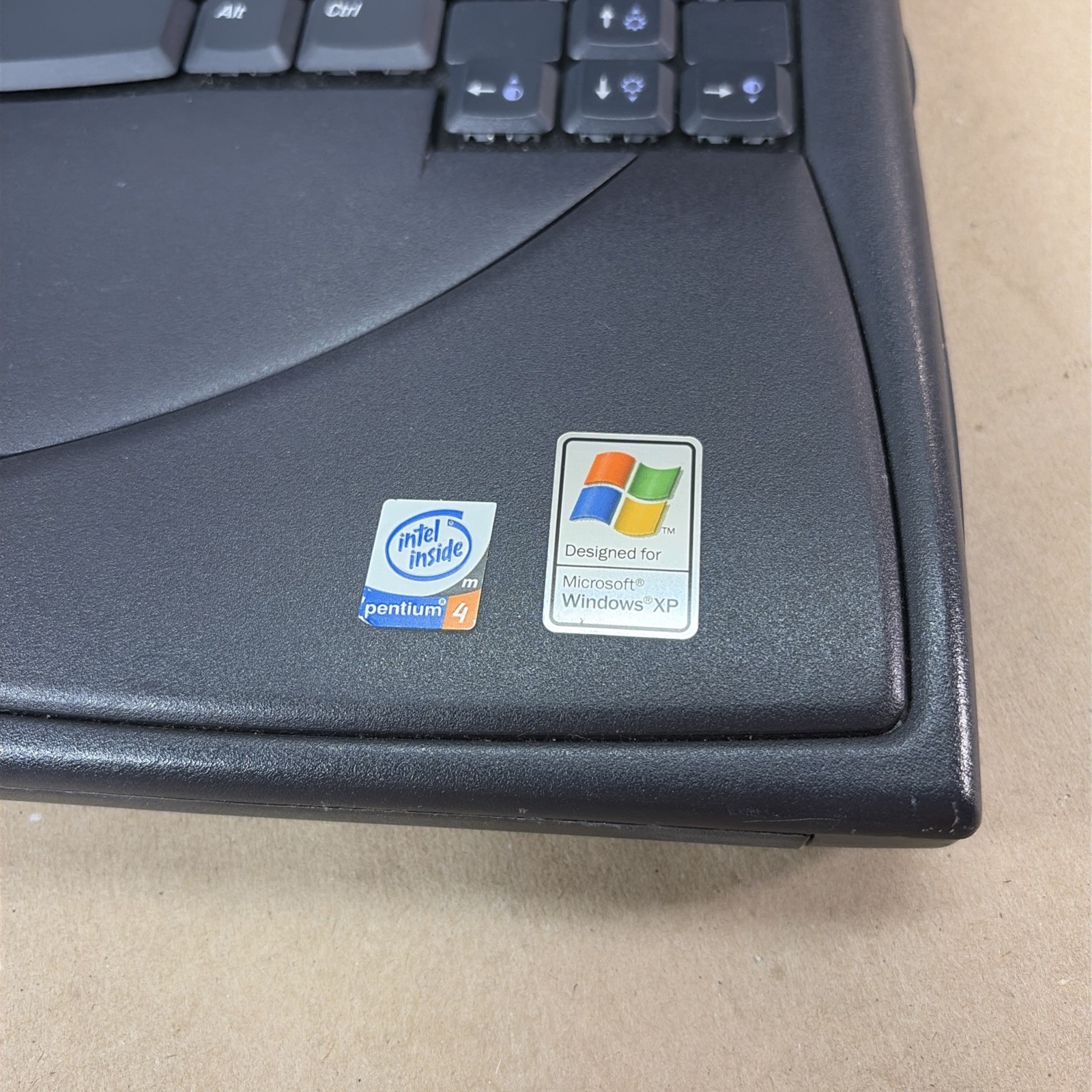 FOR PARTS Dell Inspiron 8200 PP01X Intel Pentium 4 Laptop UNTESTED