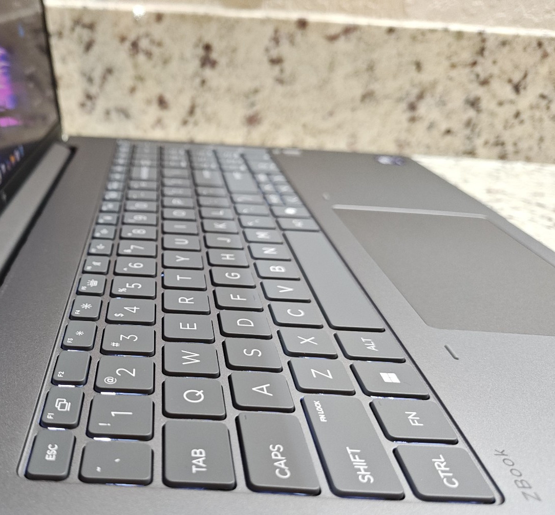 HP ZBook X G1i 16 (UHD+) — Ultra 7 265H / 32GB RAM / 1TB SSD / RTX PRO 1000