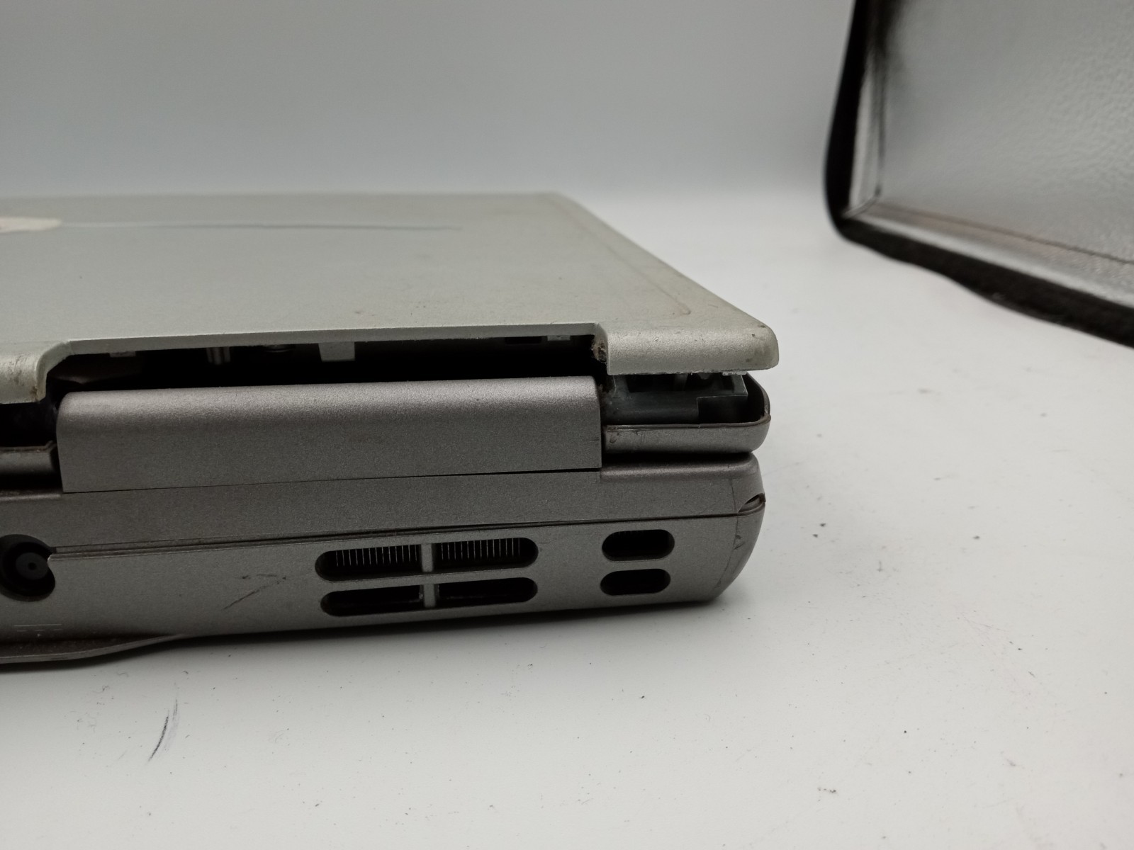 Dell Inspiron 8600 15.4″ Laptop Intel Pentium M 1.5GHz Nvidia FX5200 – READ -RR