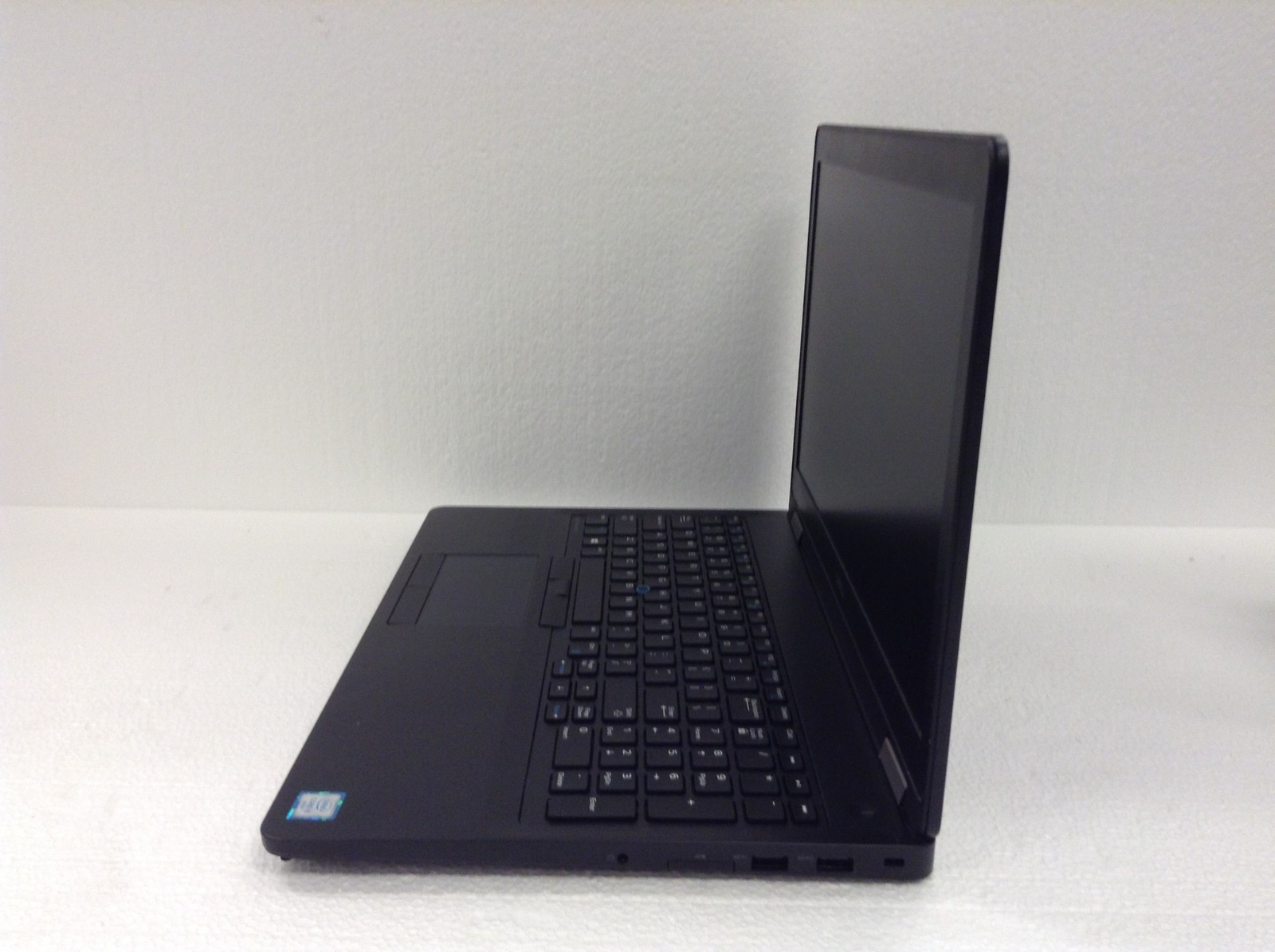 Dell Latitude E5570 Laptop i5-6300U 2.40Ghz 15.6″ No RAM/HDD NO POWER AS-IS