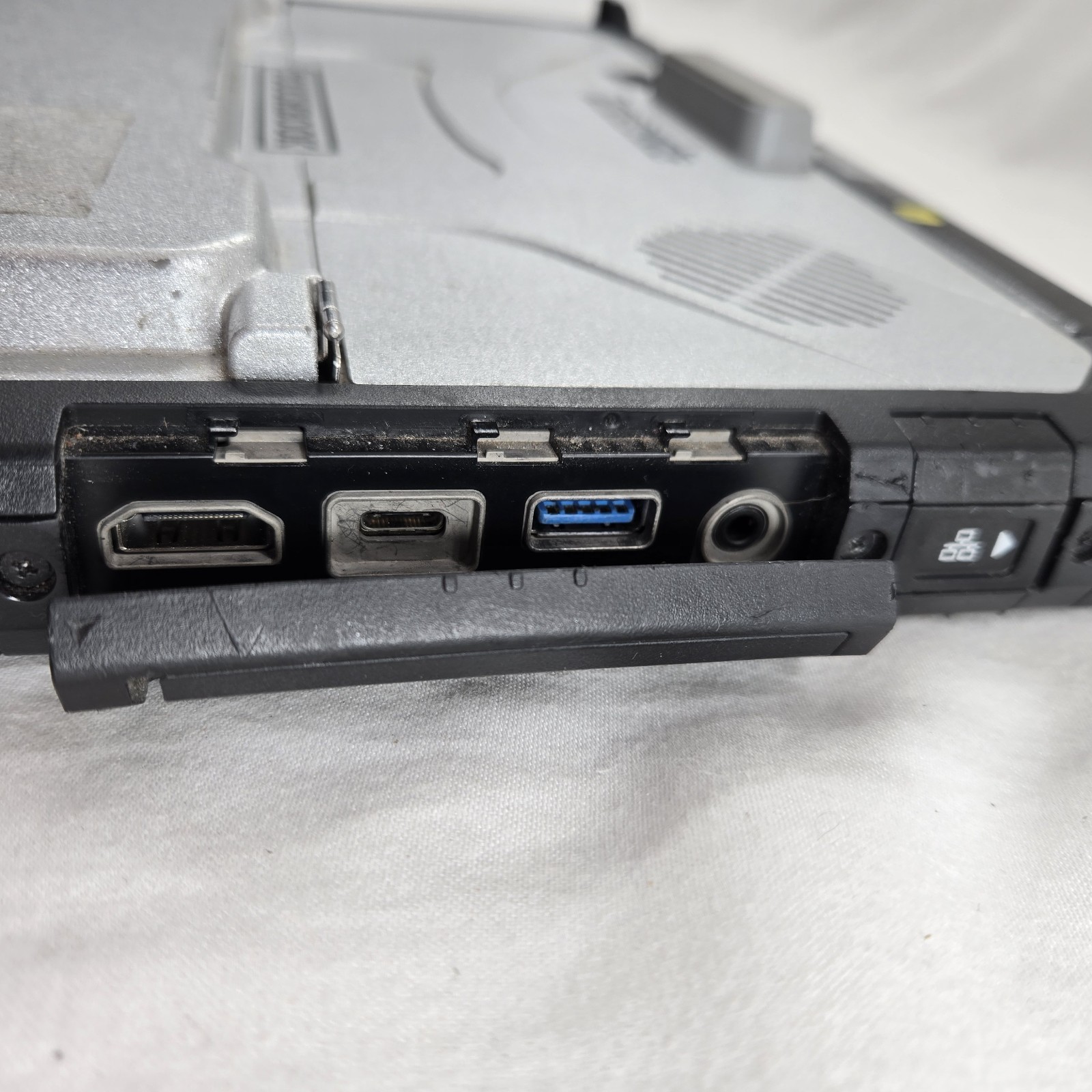 Panasonic Toughbook CF-33 i7-10810U 1.10GHz 32GB Ram 4G GPS – NO SSD — READ
