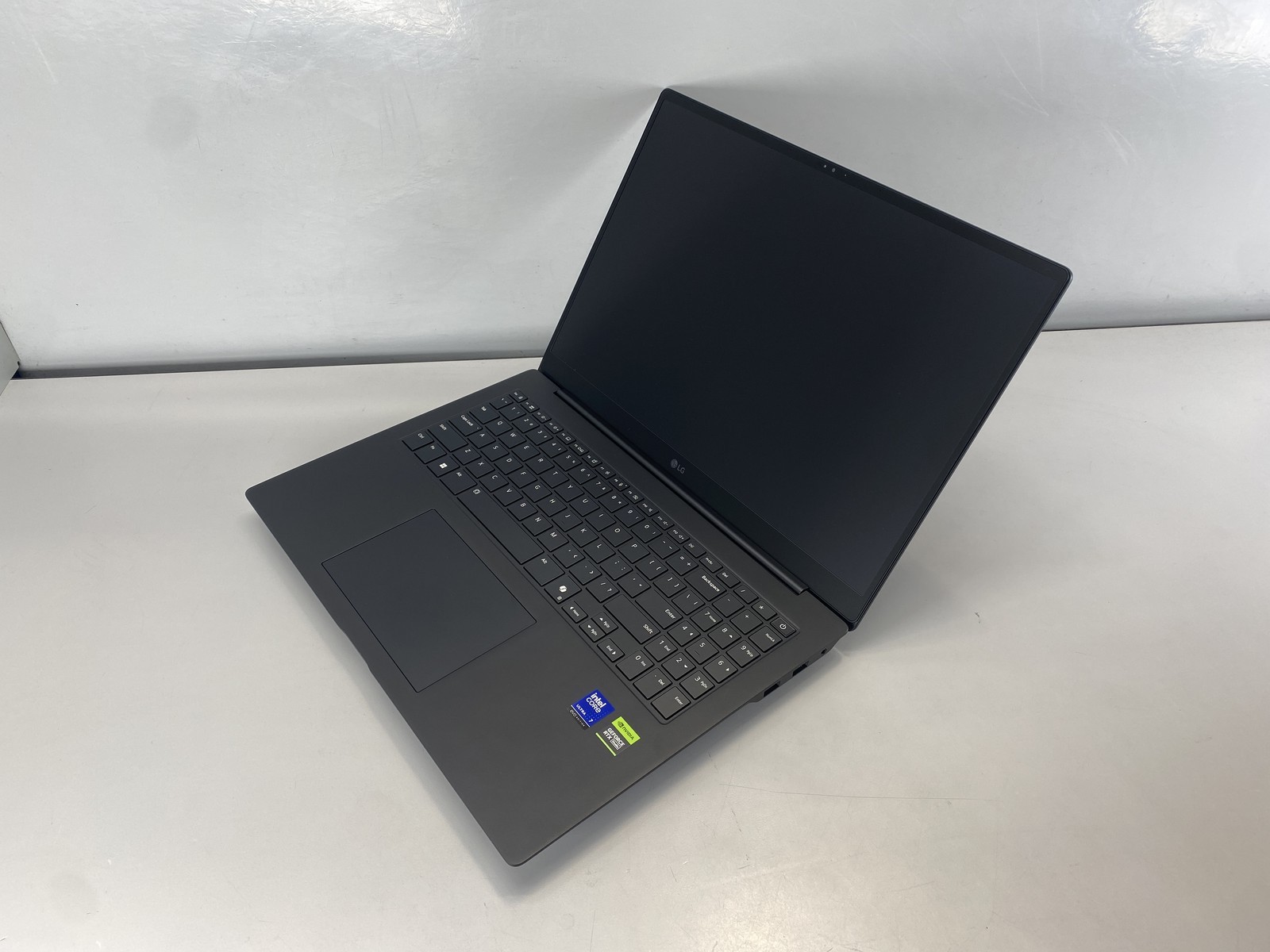 LG Laptop 16Z90TR-E.ADB6U1 16″ Intel Core Ultra 7 255H 1TB RTX 5050- Black