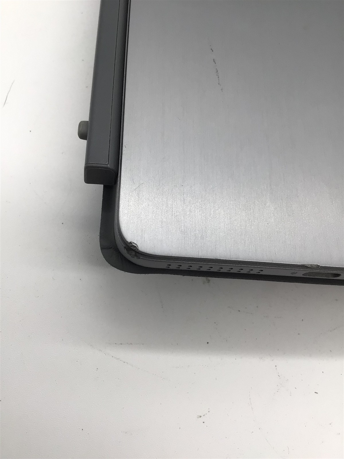 Dell Latitude 7210 2-in-1 i7-10610U/16GB RAM/No HD – No Battery