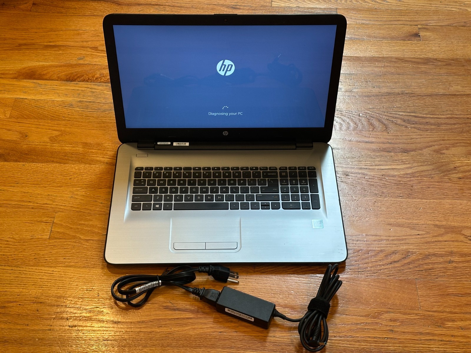 2016 HP Laptop Model 17-x027cy WITH Original Charger & Brand New Battery