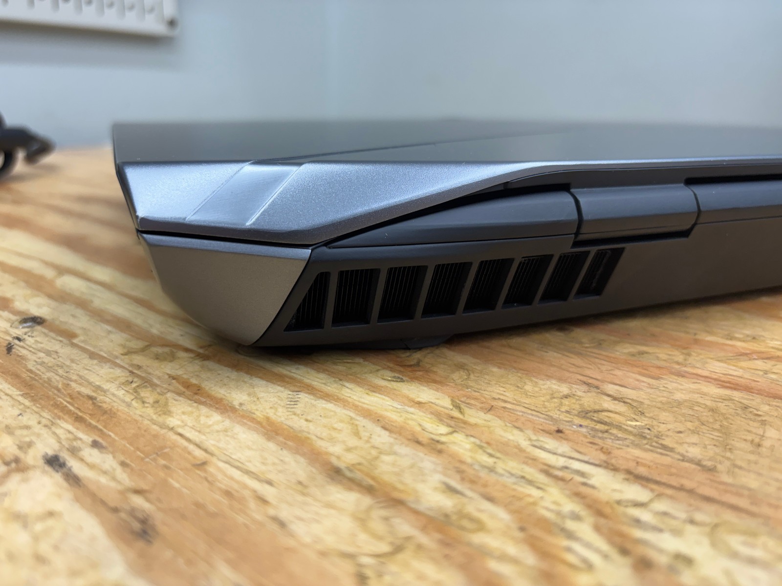 Alienware 17 R1 17.3″ Gaming Laptop i7-4710MQ 8GB 275GB SSD+1TB GTX 860M Win11