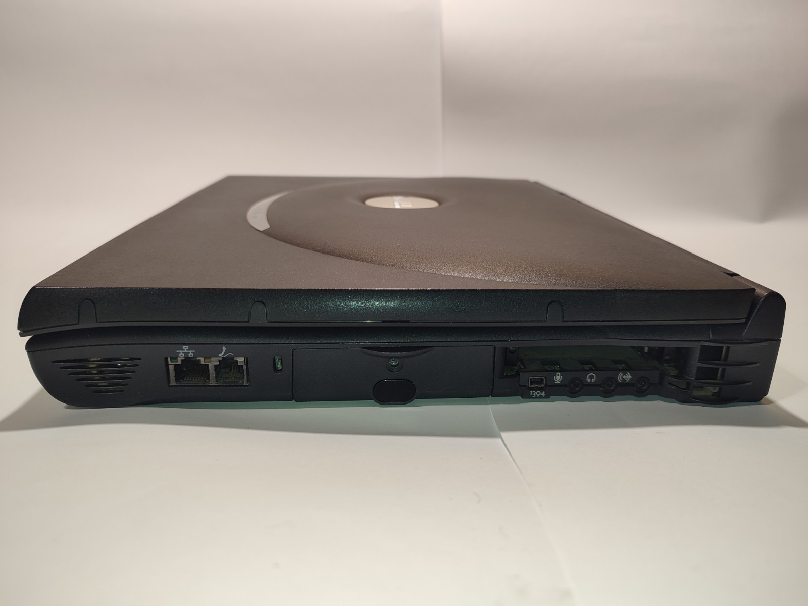 Vintage DELL INSPIRON 8000 PP01X /ATI Mobility 32MB /Windows XP /Laptop&Charger