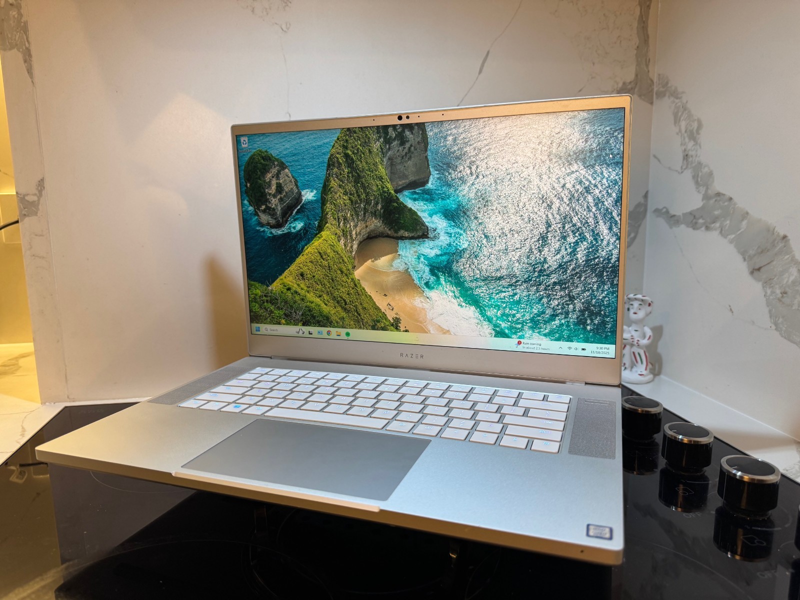 Razer Blade 15 – i7-9750H – RTX 2070 MaxQ – Mecury White – 240HZ