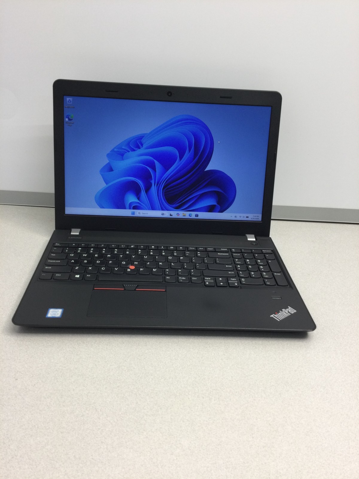 Lenovo ThinkPad E570 15.5″ i5-7200U 2.50GHz 16GB RAM 256GB SSD WIN 11 PRO