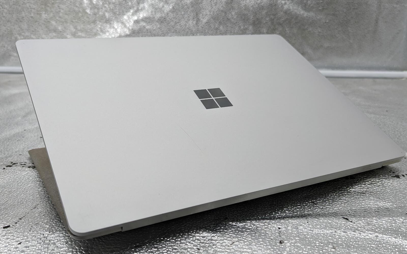 Microsoft Surface Laptop 13.5″ 256GB 8G Intel Core i5 7th Gen. 2.60 GHz *READ*