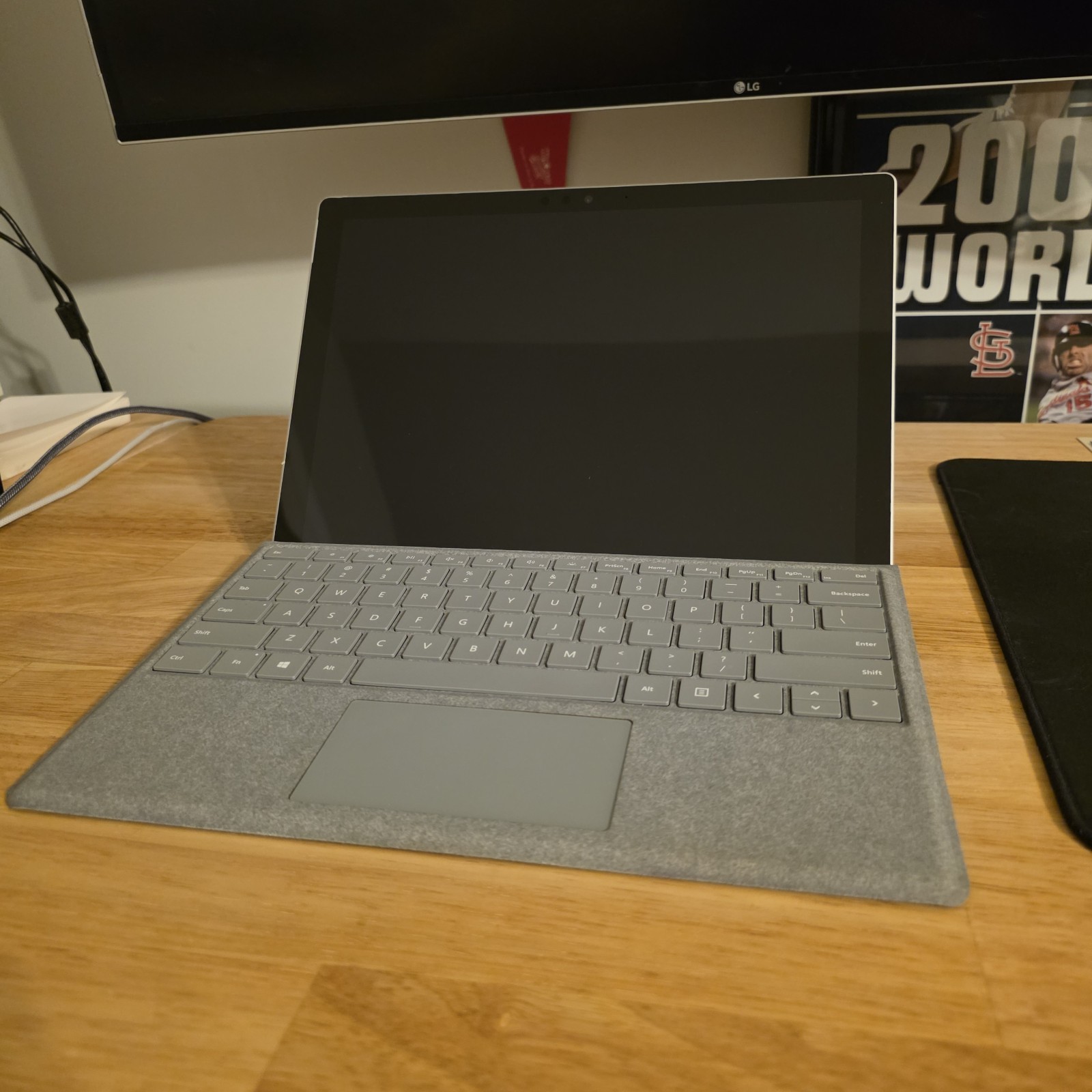 Microsoft Surface Pro 6 i5-8250U 8GB RAM 256GB SSD Type Cover Charger Case