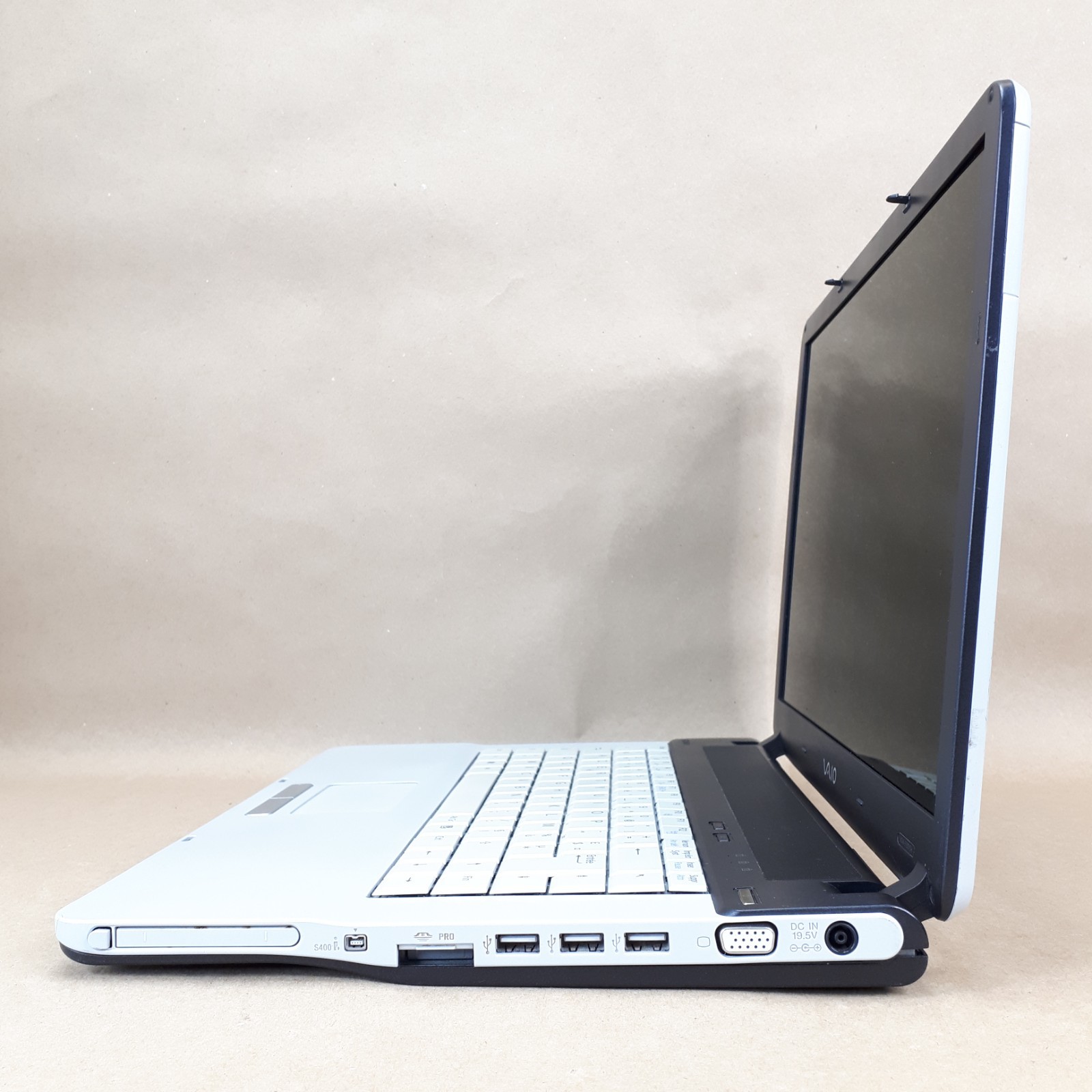 Sony VAIO VGN-FS315H 15.4″ Laptop Pentium M740 Boot/BIOS 2GB RAM No HDD/Battery