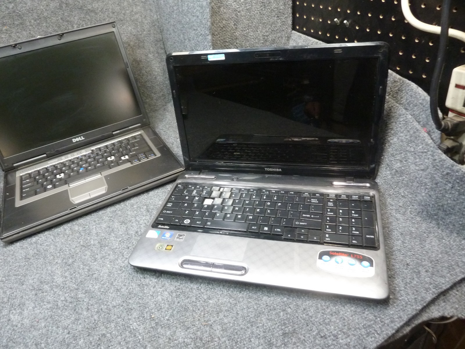 Lot of 4 Mixed Laptops DELL,TOSHIBA See Description for Specs