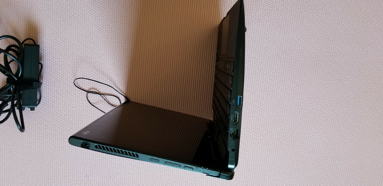 Fujitsu Stylistic Q704 12.5″ Core i5 4200U 8GB 240GB SSD& Docking -Win 10 Pro