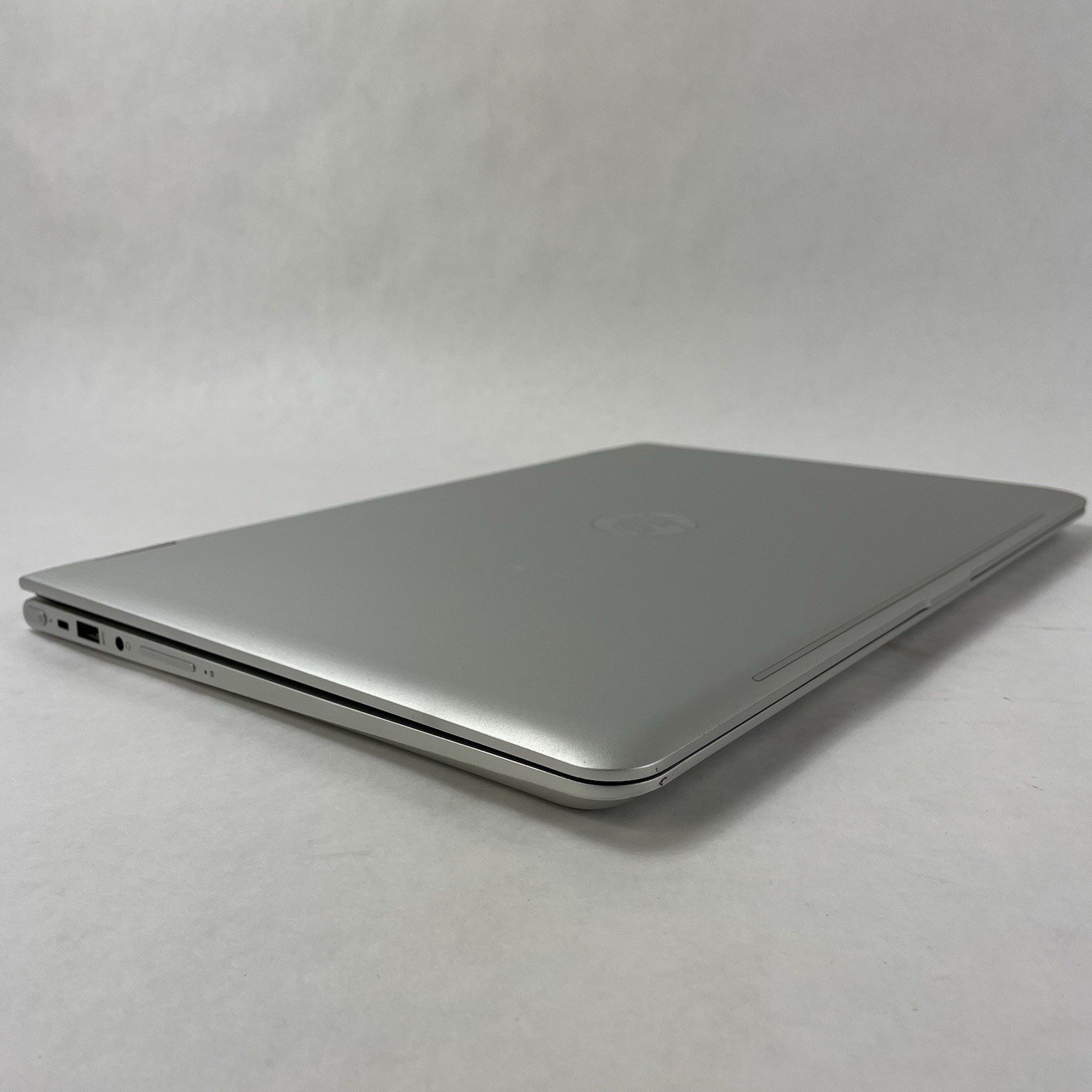 HP Envy x360 15-aq267cl 15.6″ i7-8550U 1.80 GHz 8 GB RAM No SSD/OS/AC