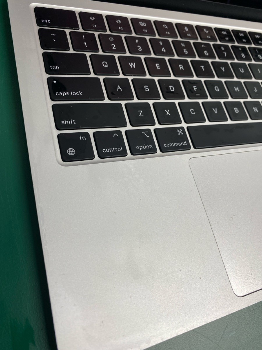 2022 Apple MacBook Air 13.6″ M2 3.5GHz 8GB RAM 512GB SSD A2681 (EZ5002472)