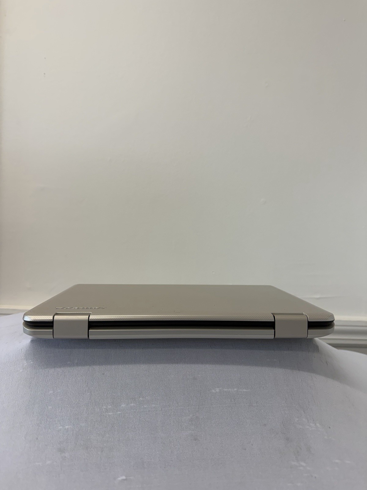 Toshiba Satellite L15W-B1302 Laptop – Good Screen – Intel Celeron N2840-Read Des