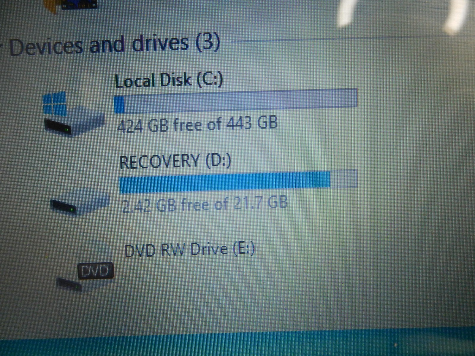 HP 15-f100dx AMD A8-6410 2 GHz 4GB RAM 500 GB HDD CRACKED GLASS but WORKS
