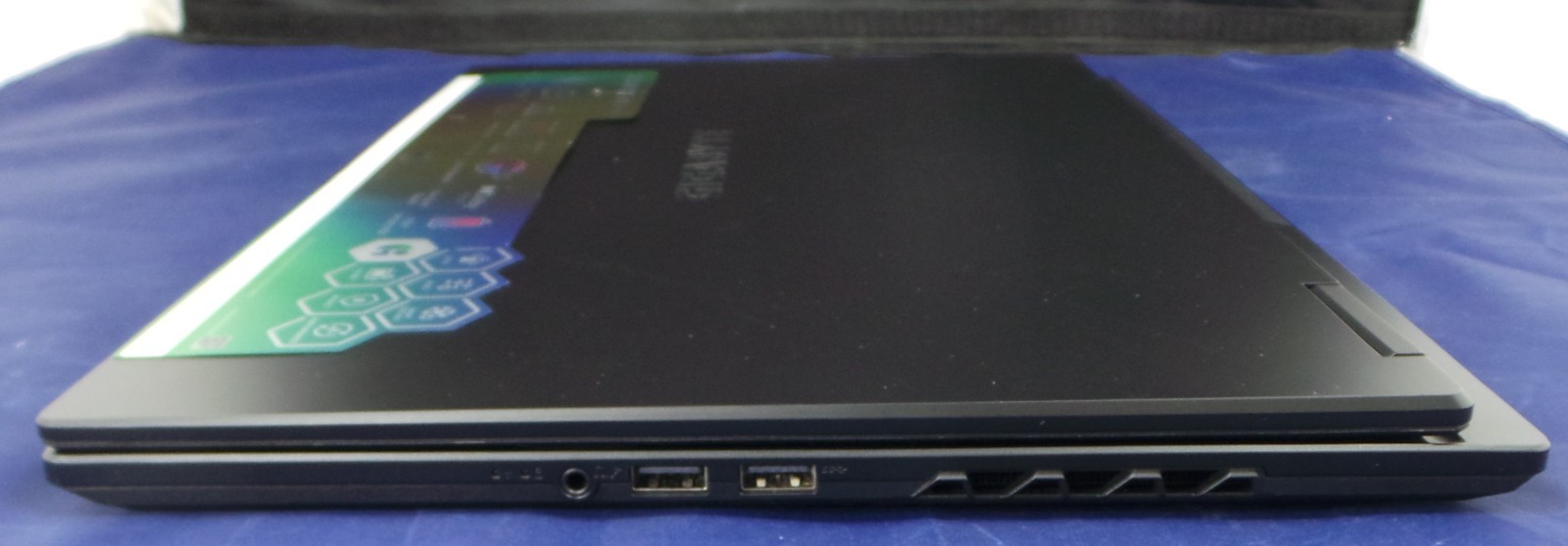 Gigabyte Gaming Laptop A16 i7-13620H NiVidia GeForce RTX 5060 1TB SSD 32GB RAM